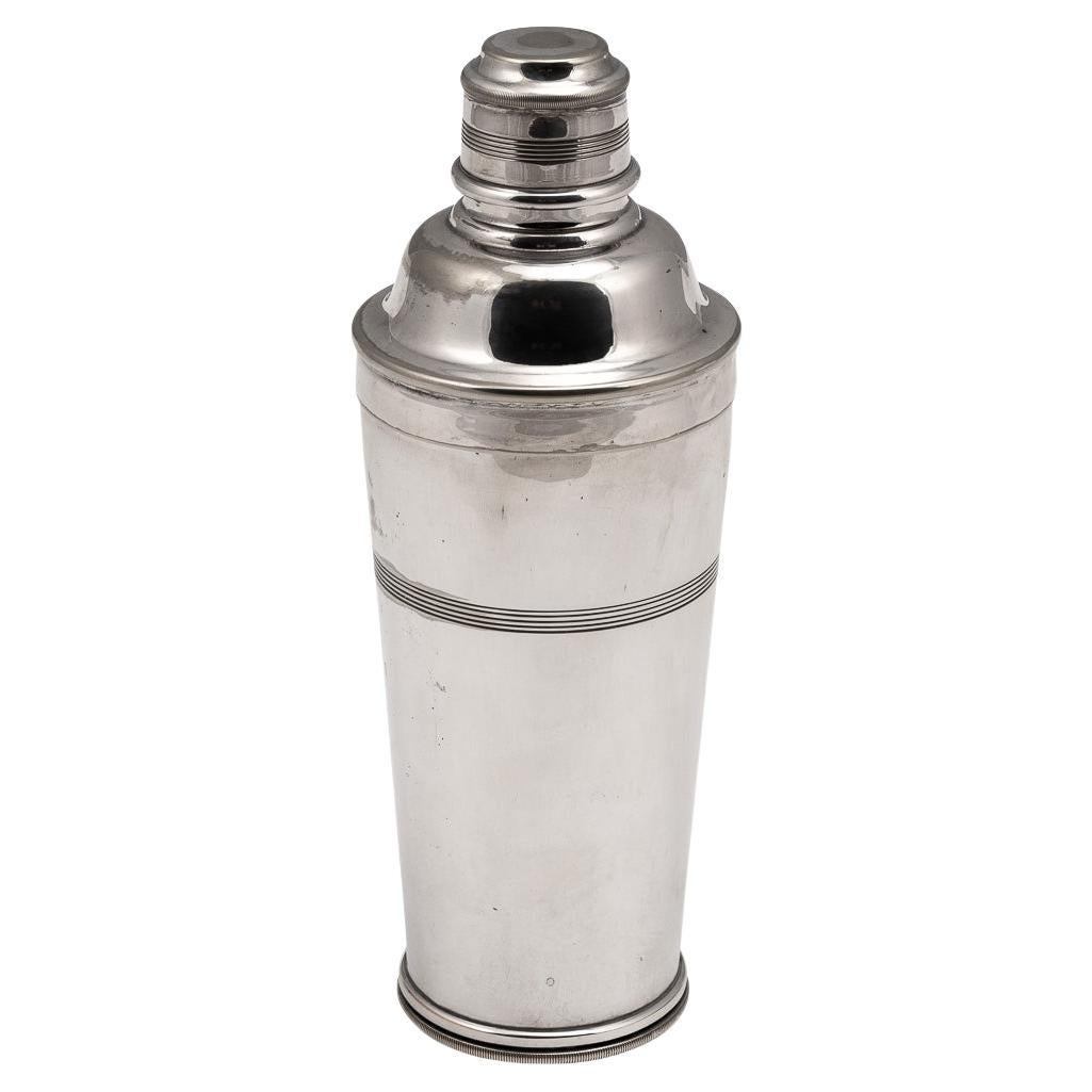 20th Century English Cocktail Shaker With Hidden Ice Compartment, c.1930 For Sale