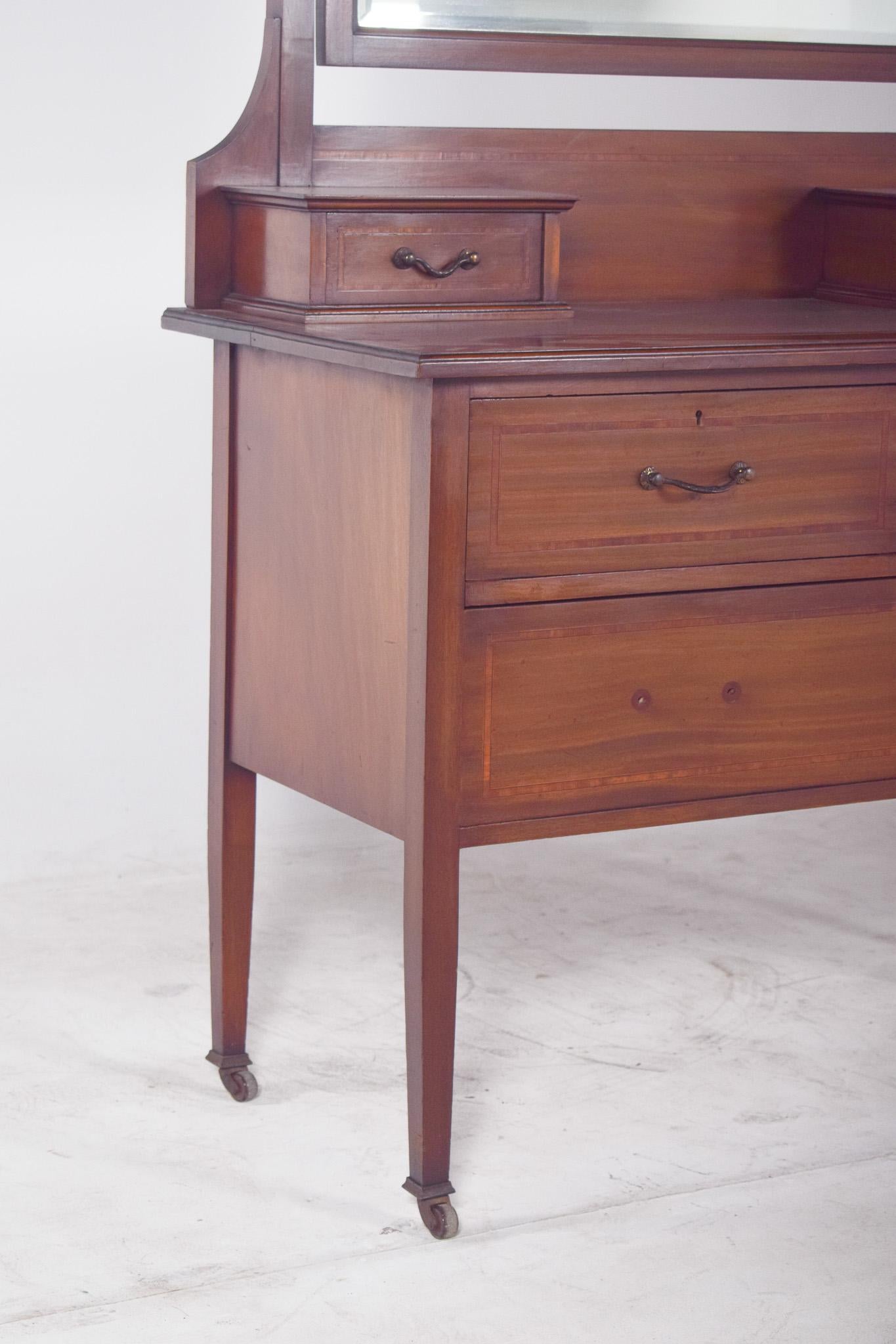 Anglais Coiffeuse anglaise du 20e siècle avec miroir en vente