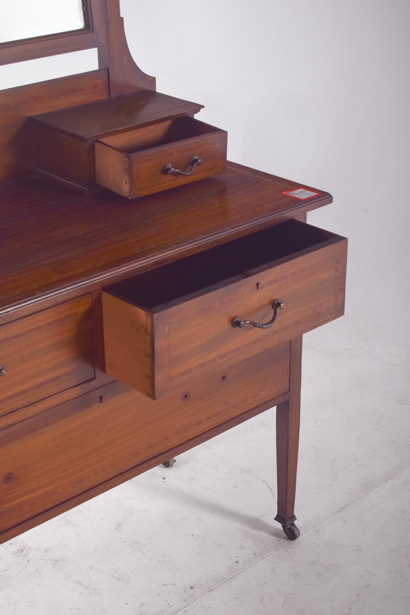 Coiffeuse anglaise du 20e siècle avec miroir en vente 1