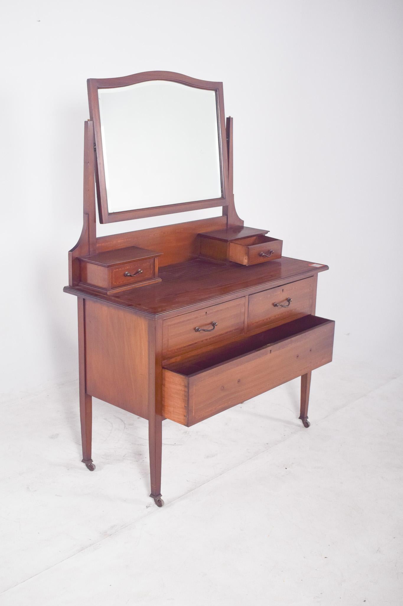 Coiffeuse anglaise du 20e siècle avec miroir en vente 2