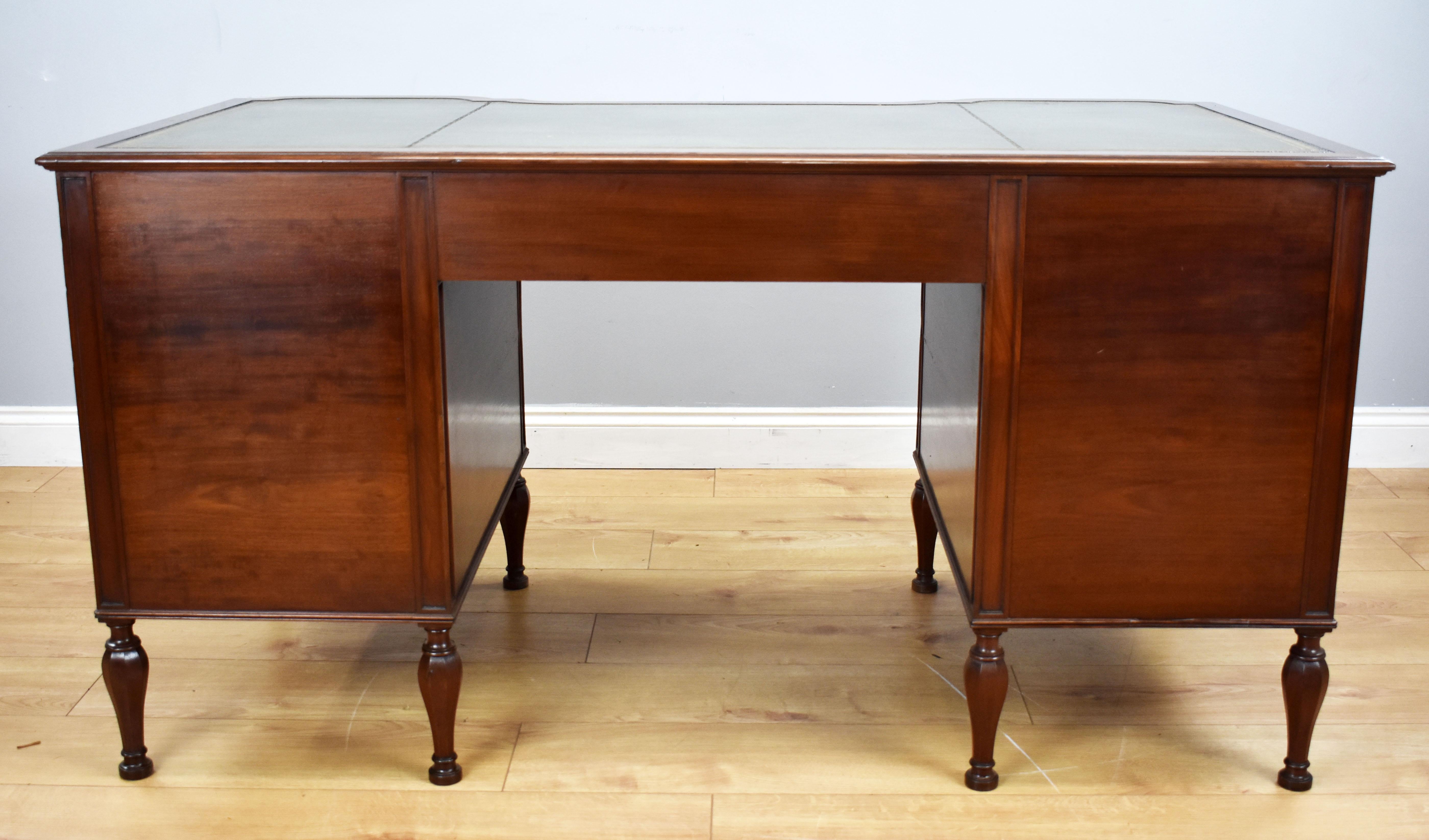 20th Century English Edwardian Flame Mahogany Writing Desk In Good Condition In Chelmsford, Essex