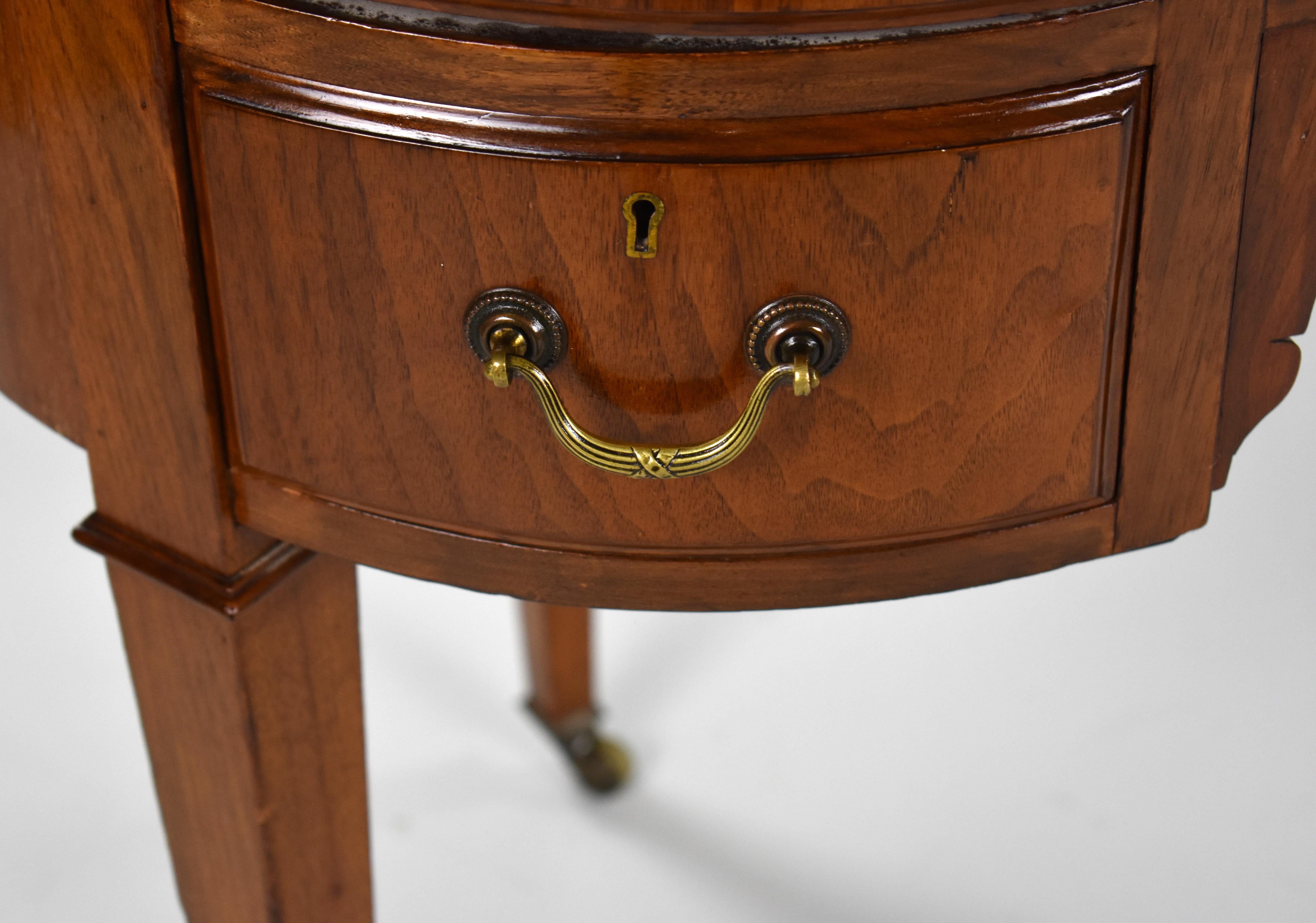 20th Century English Edwardian Mahogany Kidney Shaped Writing Table 5