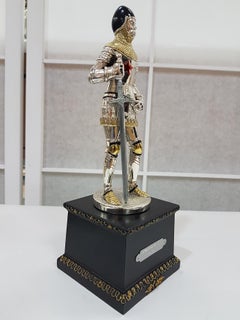 Armure anglaise du 20ème siècle en argent sterling émaillé sur base décorée de bois