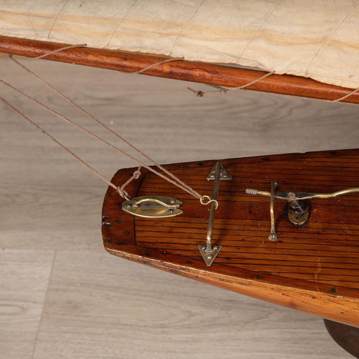 20th Century English Gaff Rigged Racing Pond Yacht, circa 1910 11