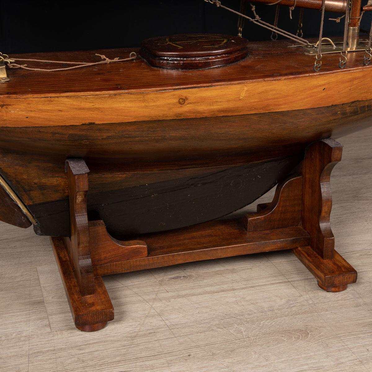 20th Century English Gaff Rigged Racing Pond Yacht, circa 1910 15