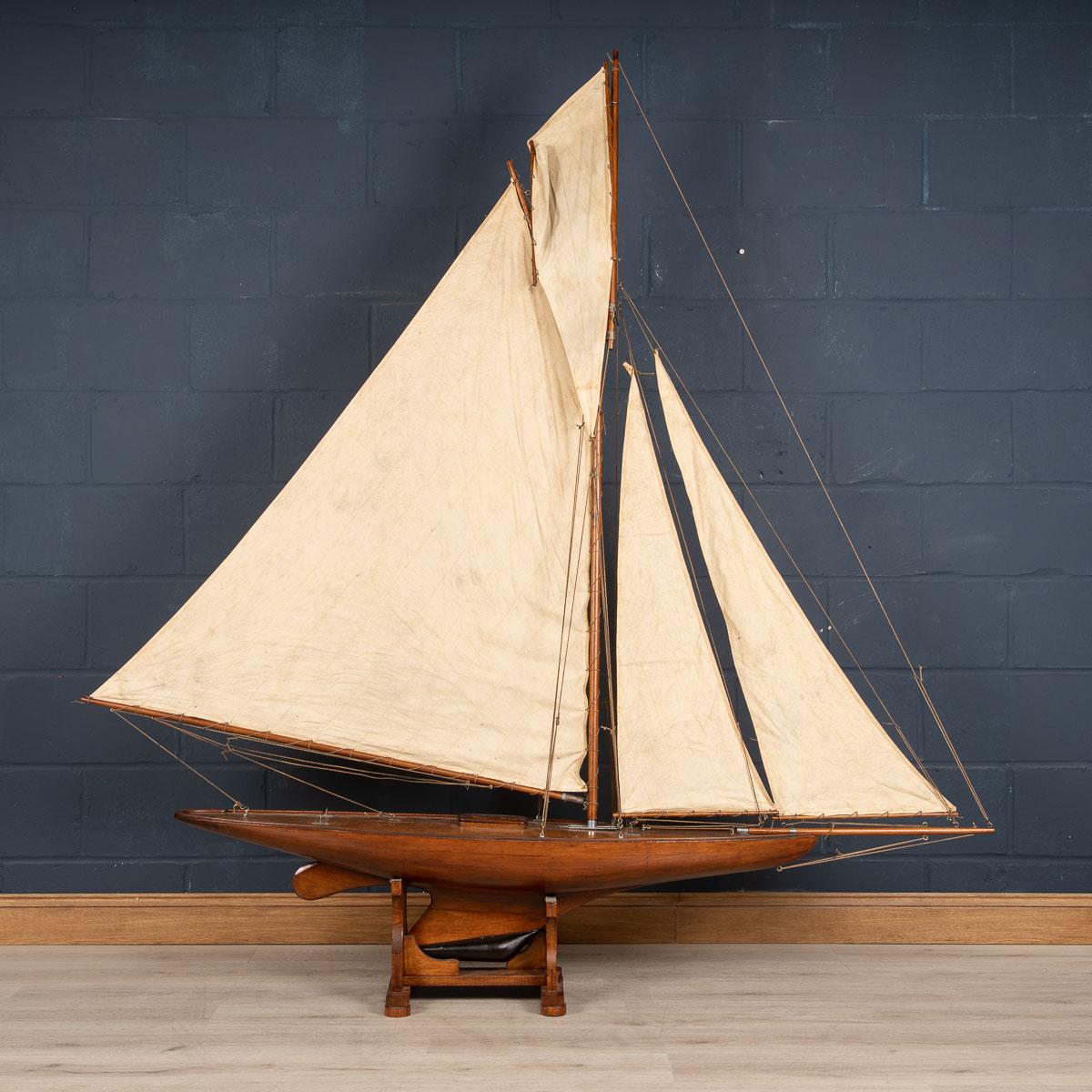 20th Century English Gaff Rigged Racing Pond Yacht, circa 1910 In Good Condition In Royal Tunbridge Wells, Kent