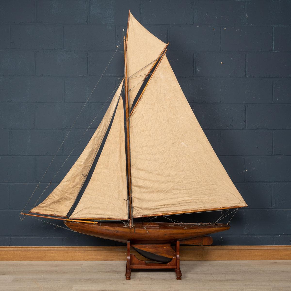 A fantastic antique Gaff Cutter pond yacht, lovely carved wood hull dating to the first half of the 20th century.

CONDITION
In Great Condition - Completely reconditioned to perfection.

SIZE
Width: 173cm
Depth: 25cm
Height: 200cm
Stand