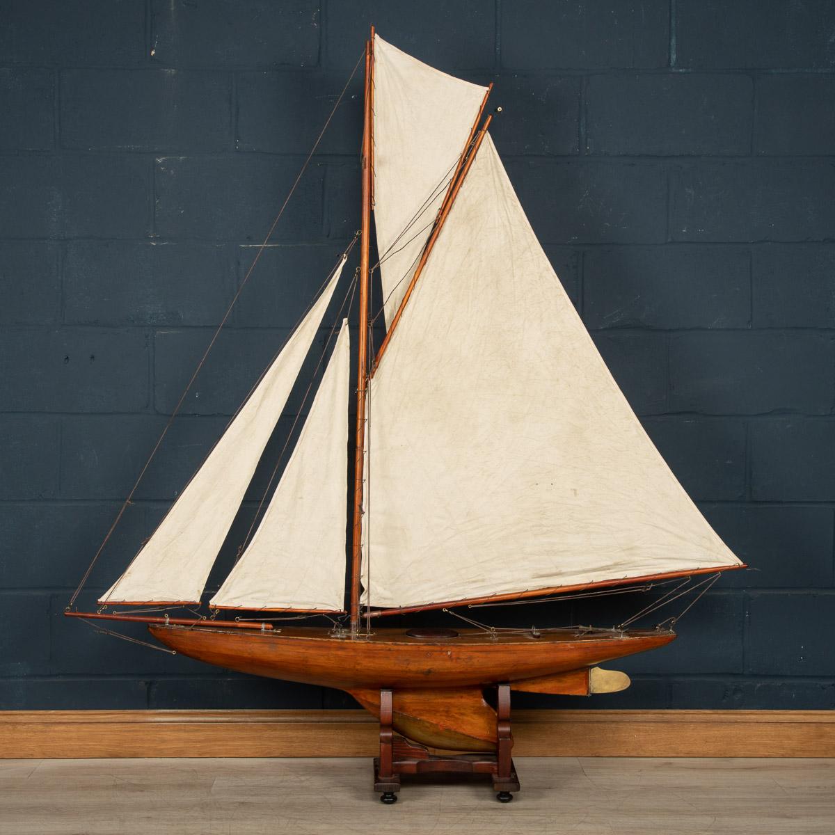 British 20th Century English Gaff Rigged Racing Wood Pond Yacht, c.1910