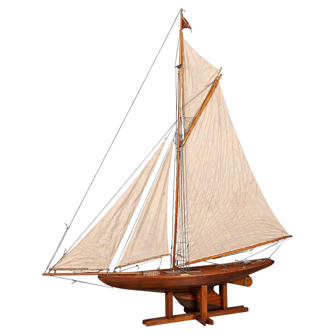 20th Century English Gaff Rigged Racing Wood Pond Yacht, circa 1910