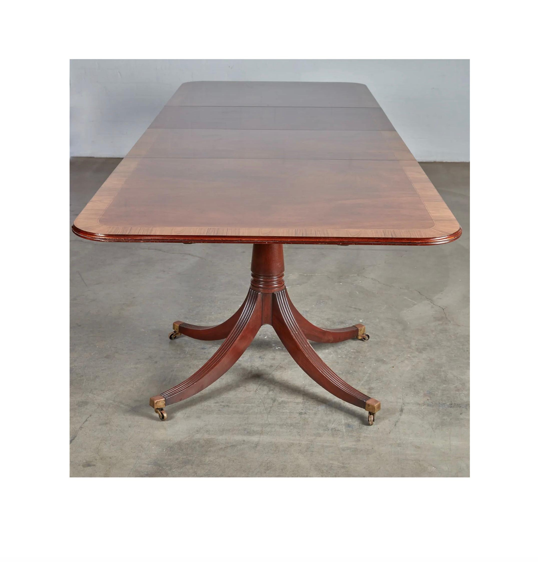 20th Century English Georgian Double Pedestal Mahogany Dining Table  For Sale 1