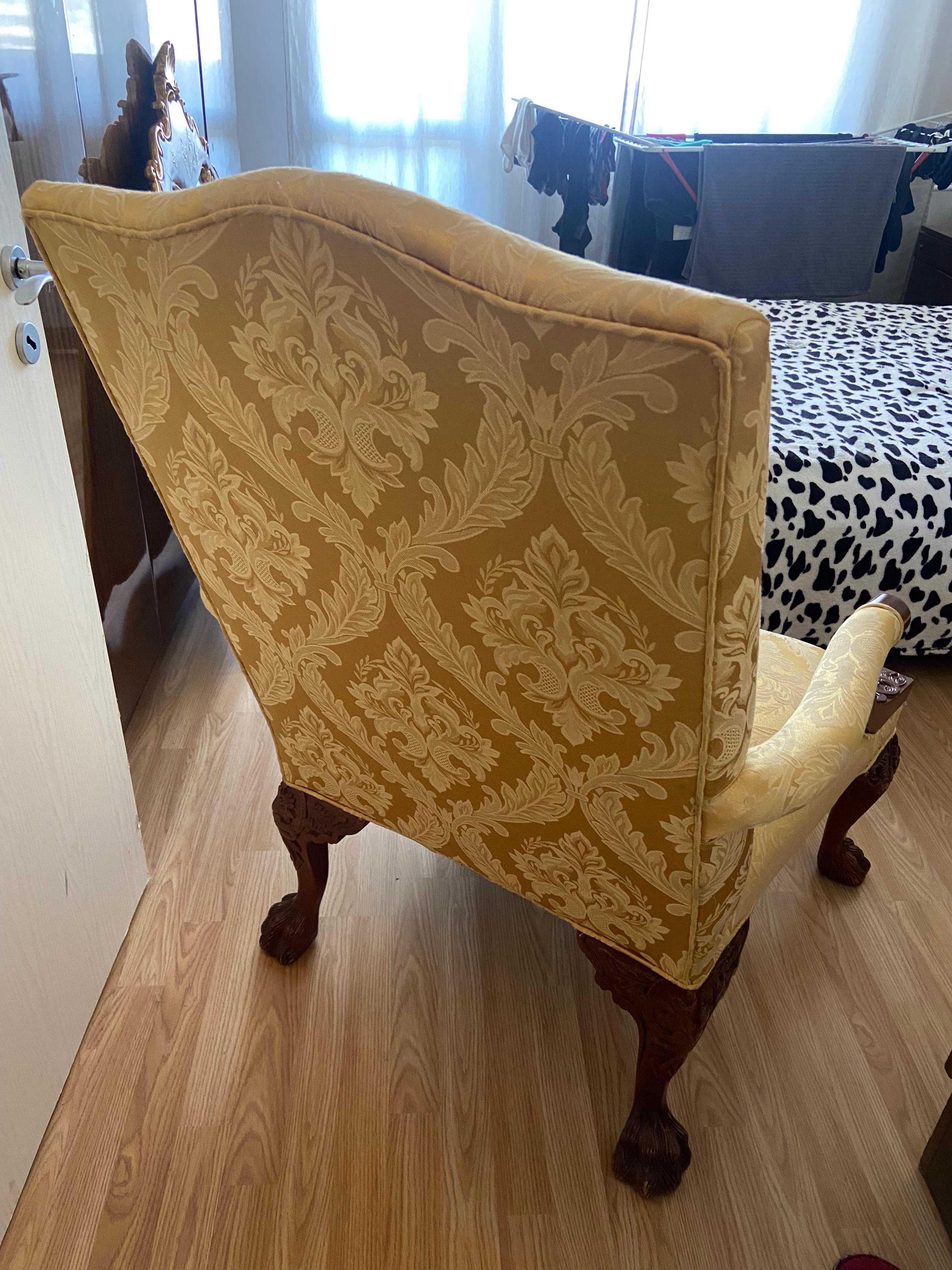 Hand-Carved 20th Century English Hand Carved Mahogany Armchair in Yellow Silk Upholstery For Sale