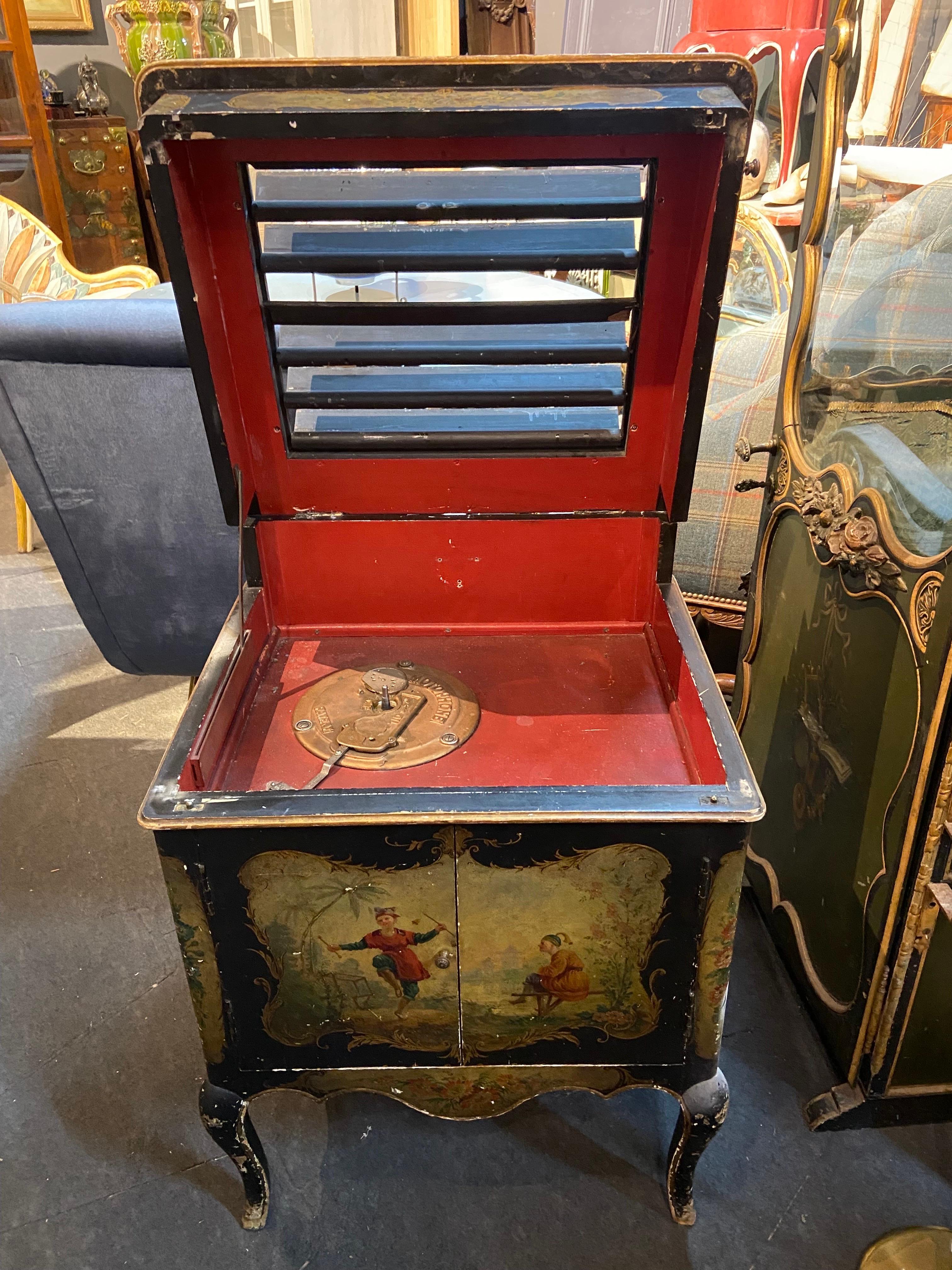 20th Century English Hand Painted in Chinoiserie Antique Music Cabinet Motophone For Sale 5