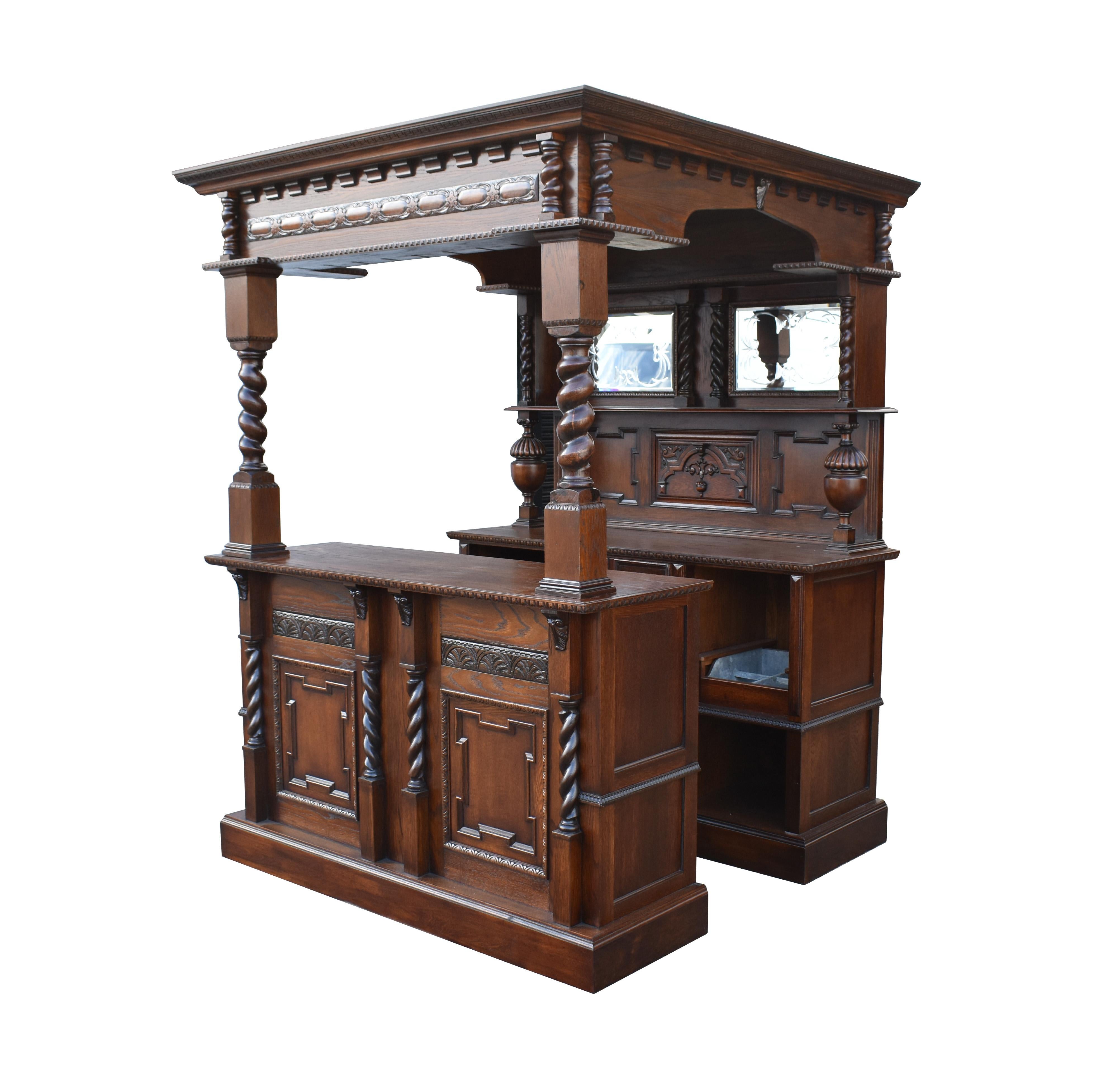 Barra de roble tallada de estilo jacobeo inglés del siglo XX Jacobino en venta