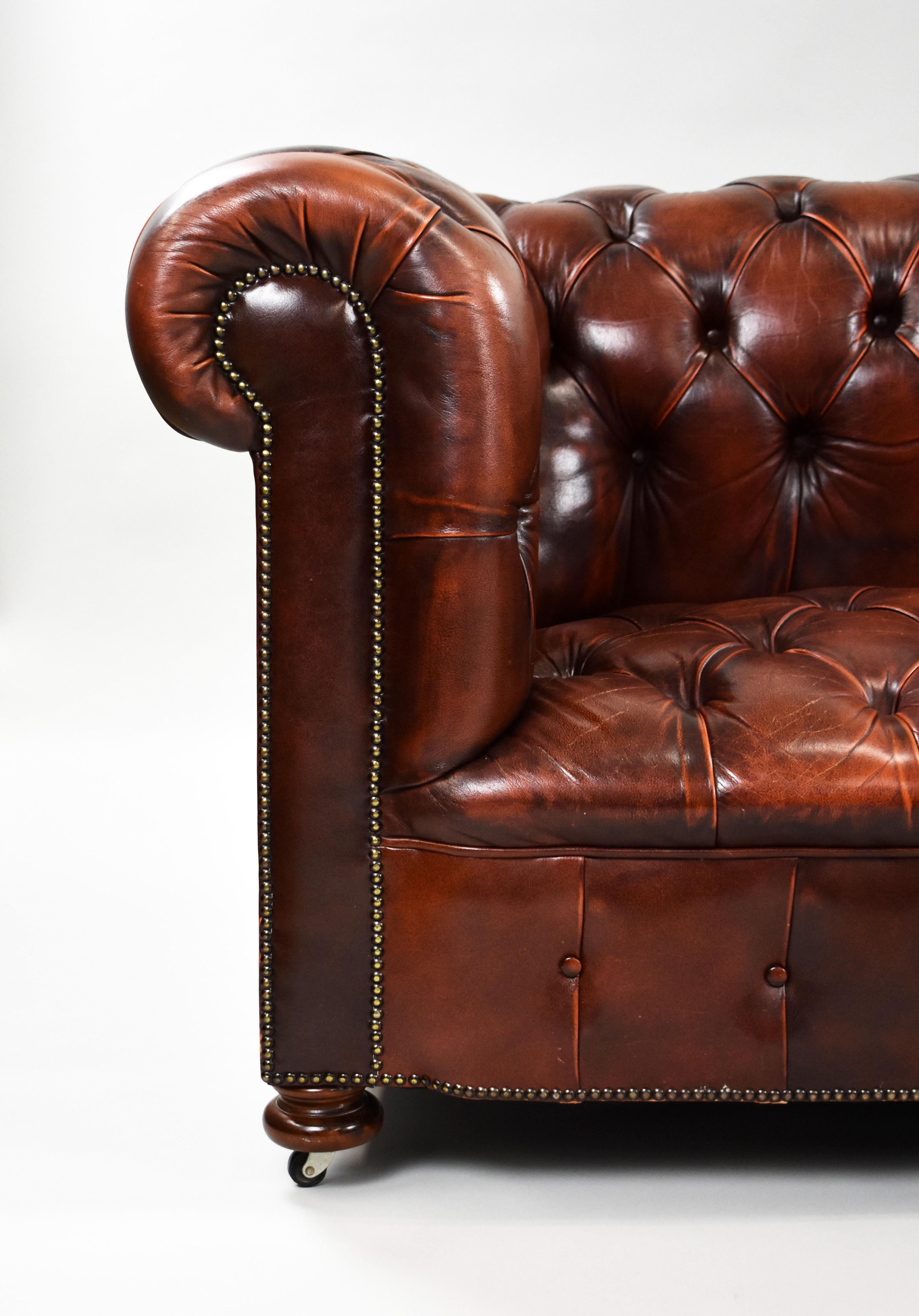 20th Century English Leather Chesterfield Suite In Good Condition In Chelmsford, Essex