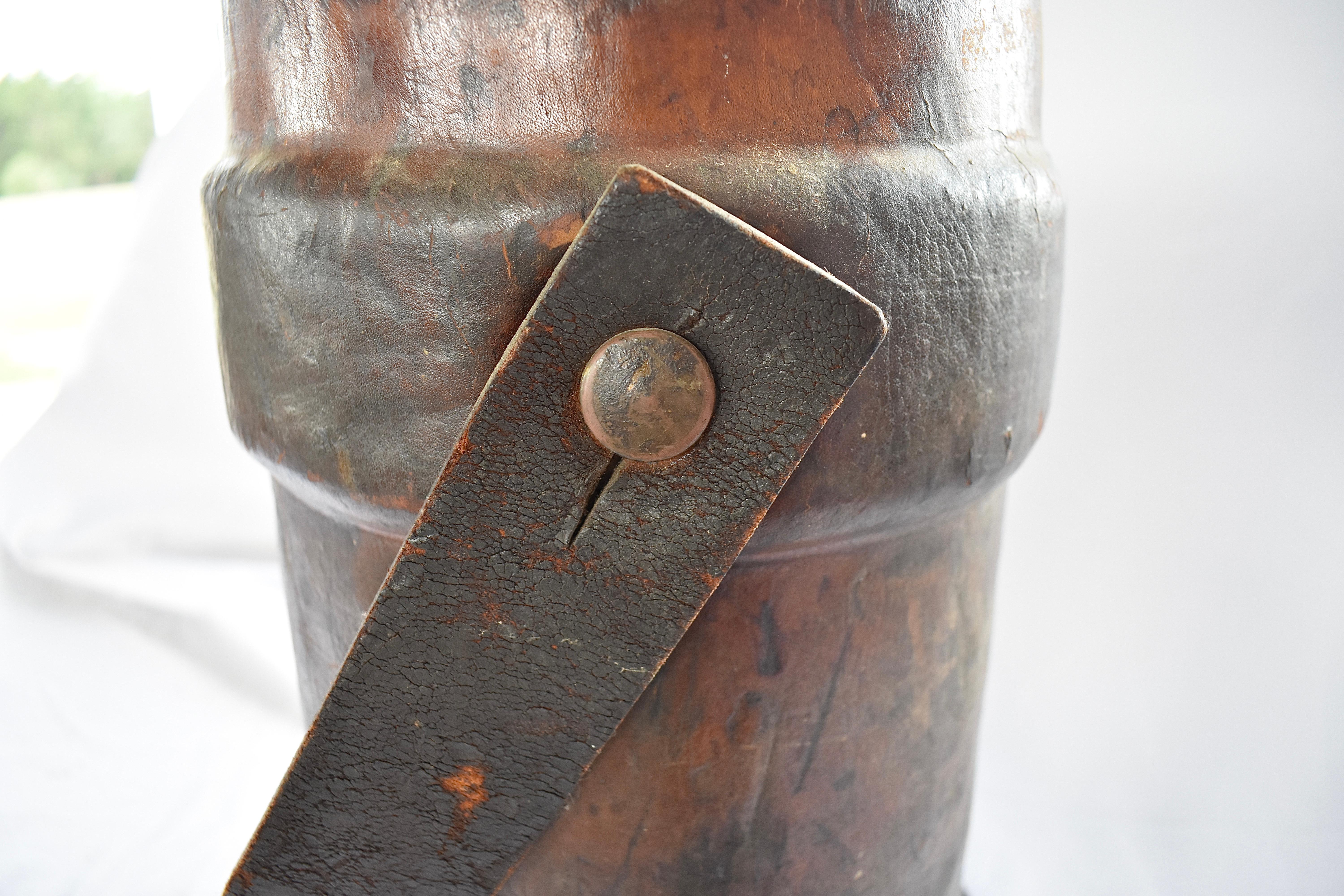 Englischer Kordite-Teller aus Leder des 20. Jahrhunderts (Handgefertigt)