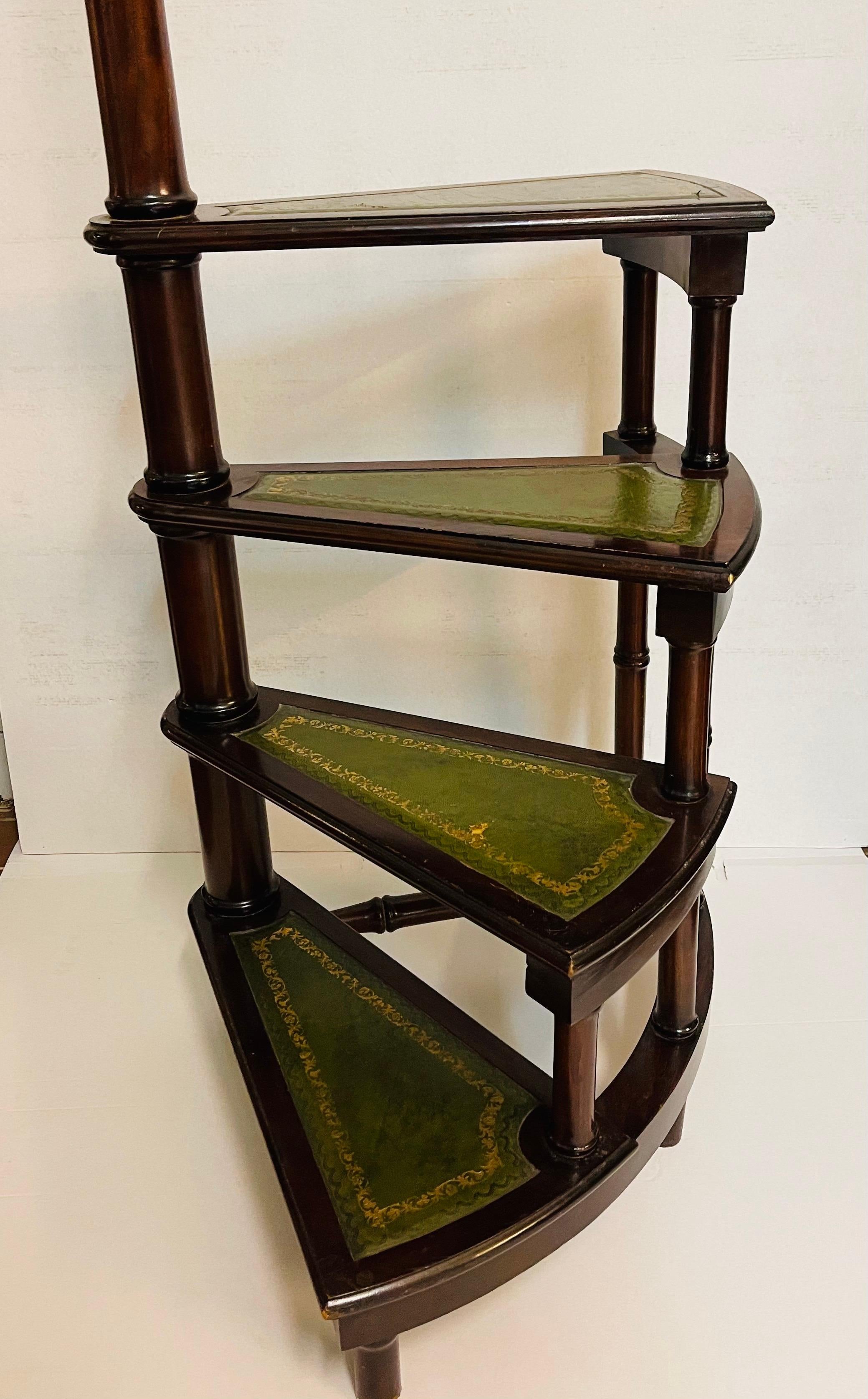 20th century English leather library step or stairs / stepladder, Victorian

Solid mahogany wood. English library manager / stepladder 20th century, Victorian. Four step with classic dark leather plate and gold embossing. Library stairs, England,