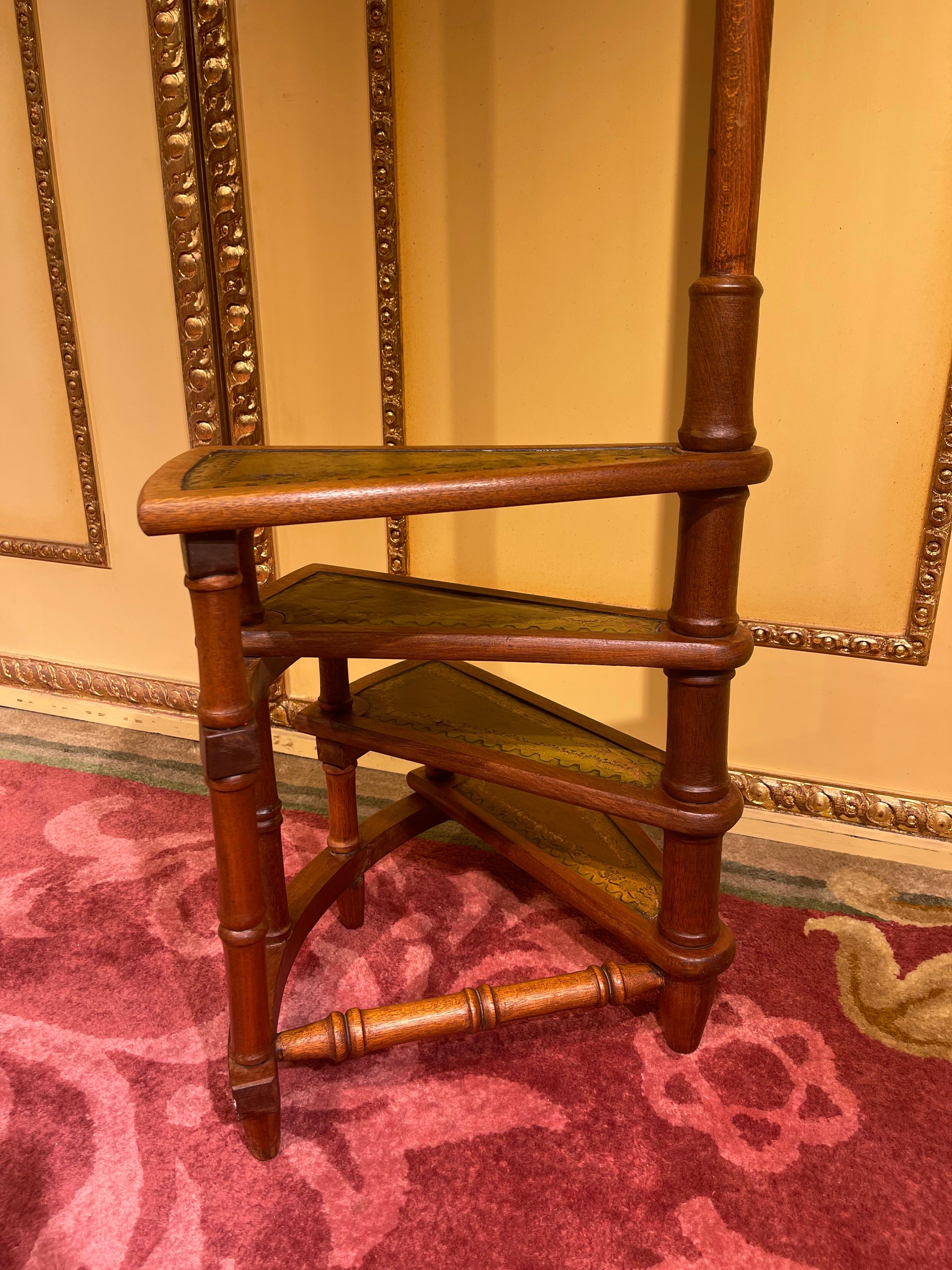 20th Century English Leather Library Step or Stairs / Stepladder, Victorian In Good Condition For Sale In Berlin, DE