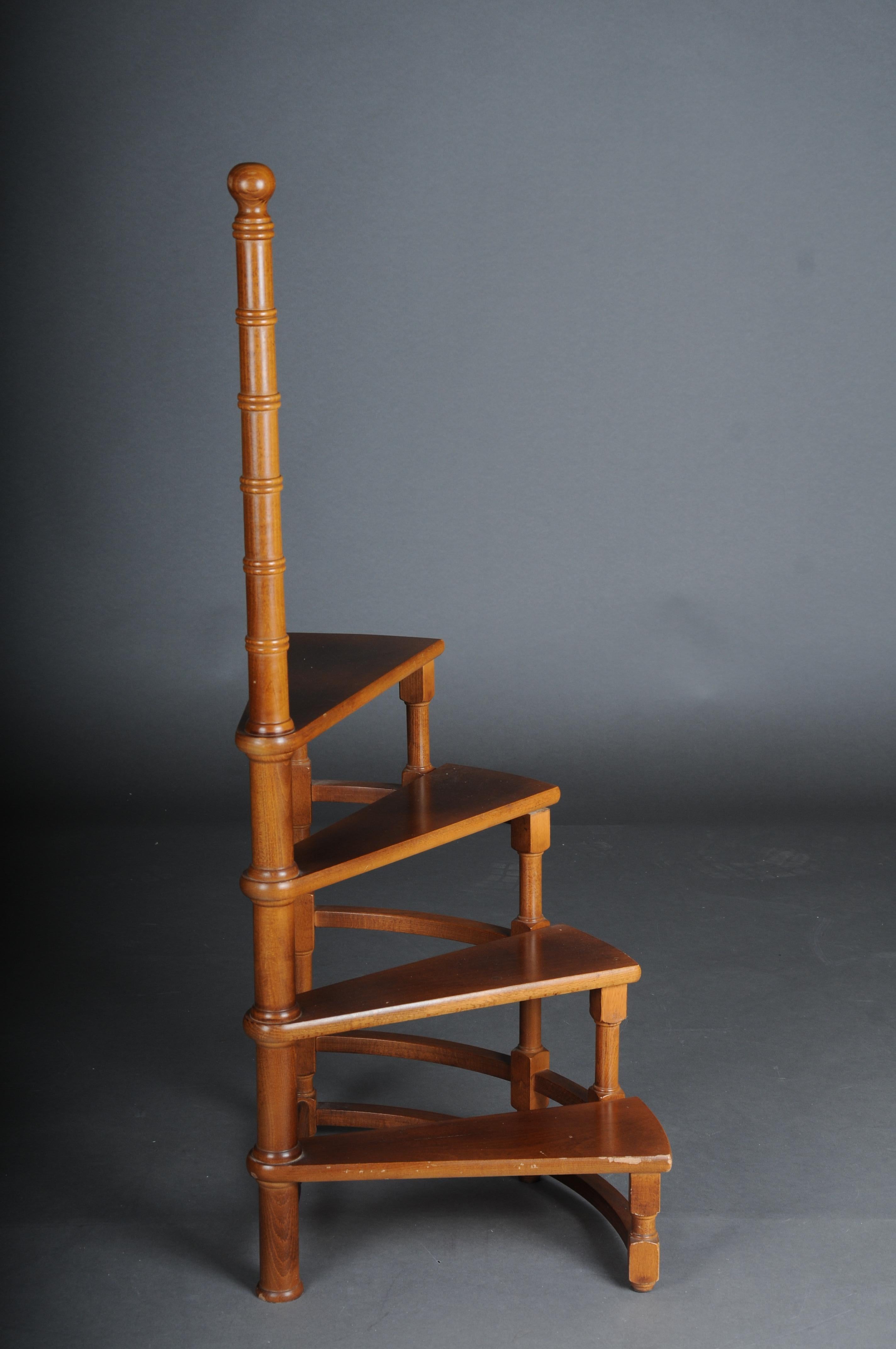 20th Century English Leather Library Step or Stairs / Stepladder, Victorian In Good Condition For Sale In Berlin, DE