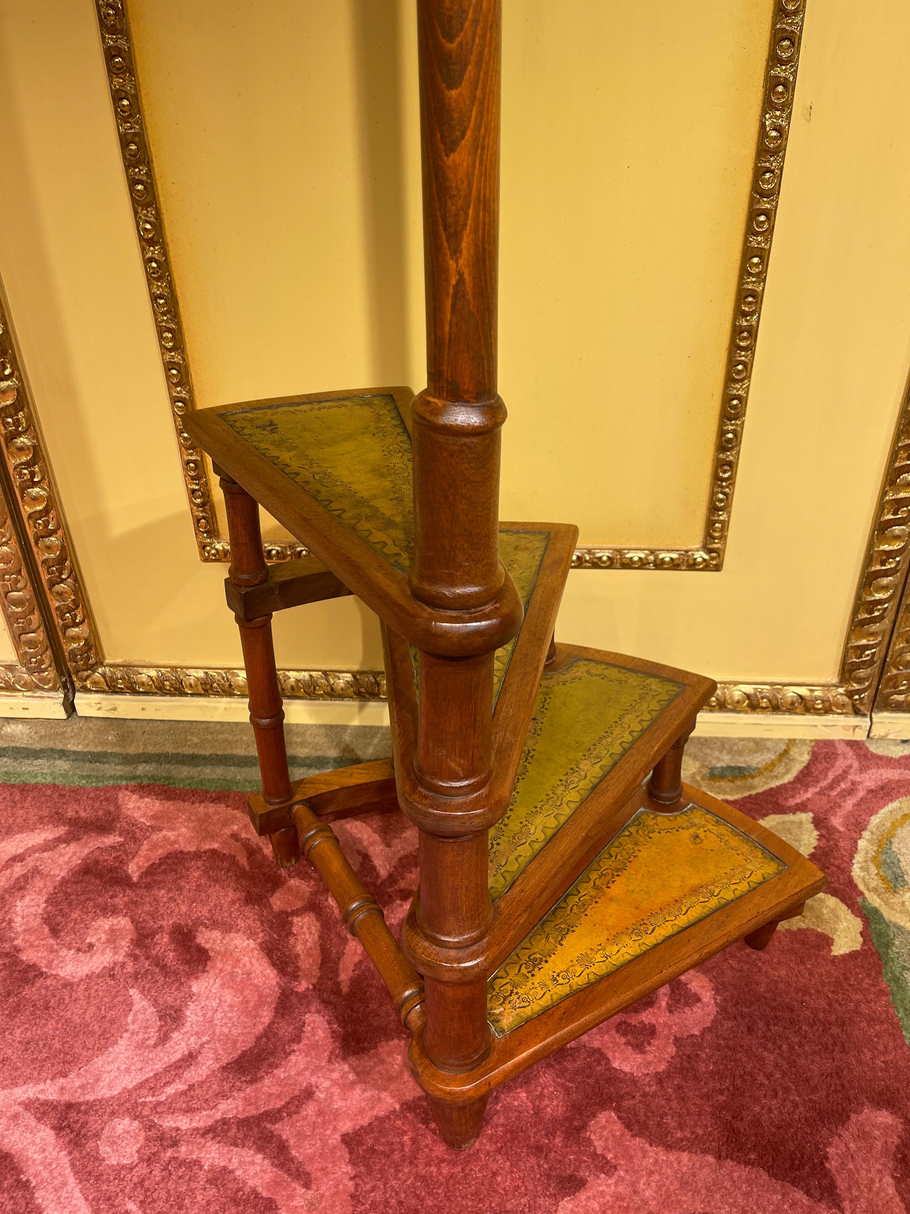20th Century English Leather Library Step or Stairs / Stepladder, Victorian For Sale 2