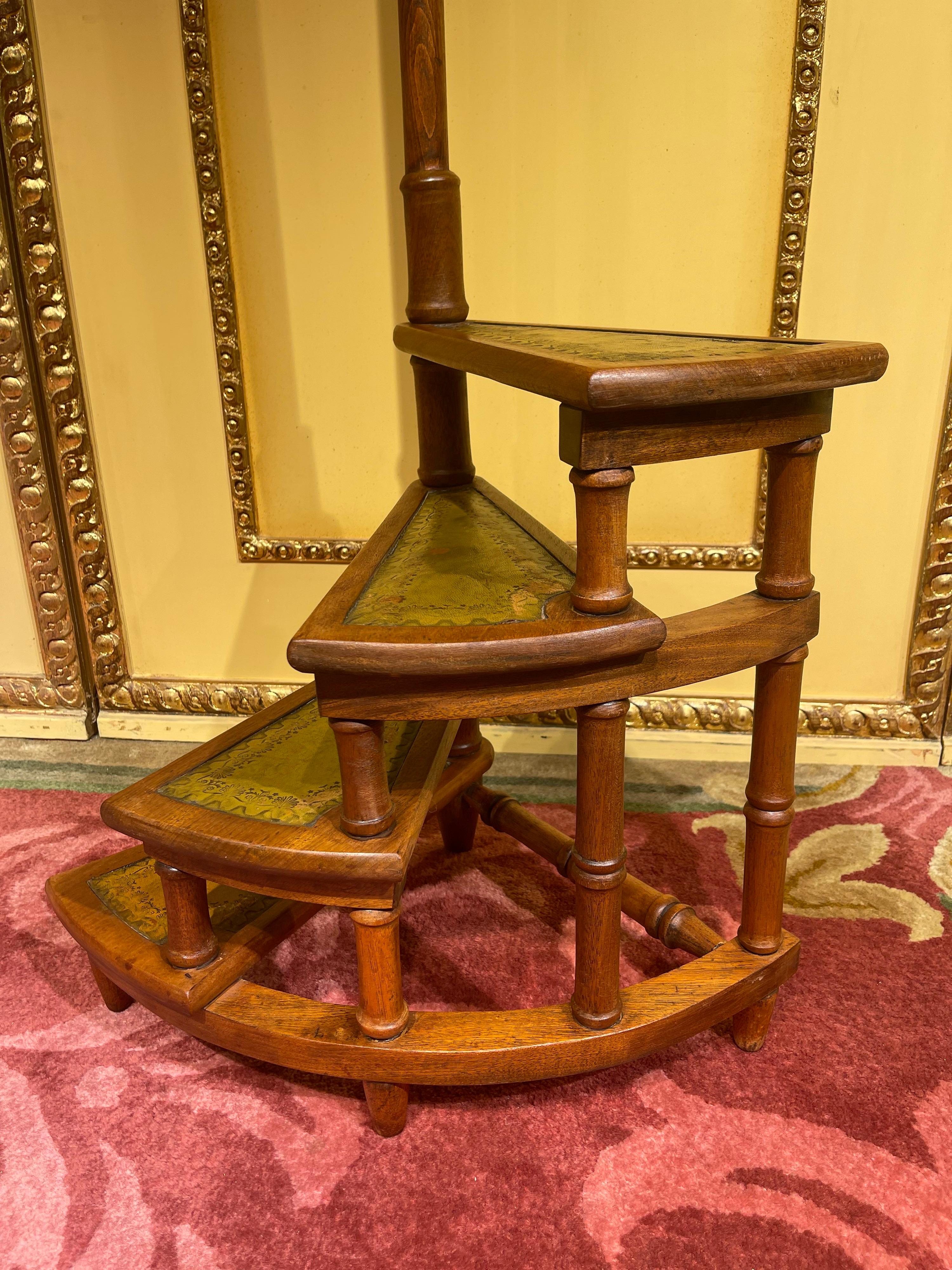20th Century English Leather Library Step or Stairs / Stepladder, Victorian For Sale 5