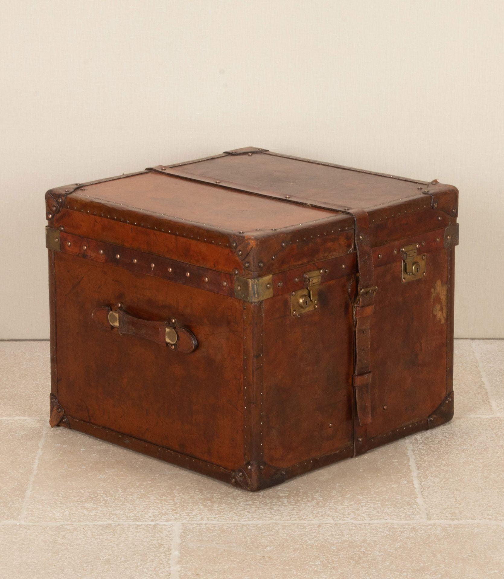 Edwardian 20th Century English Leather Trunk For Sale
