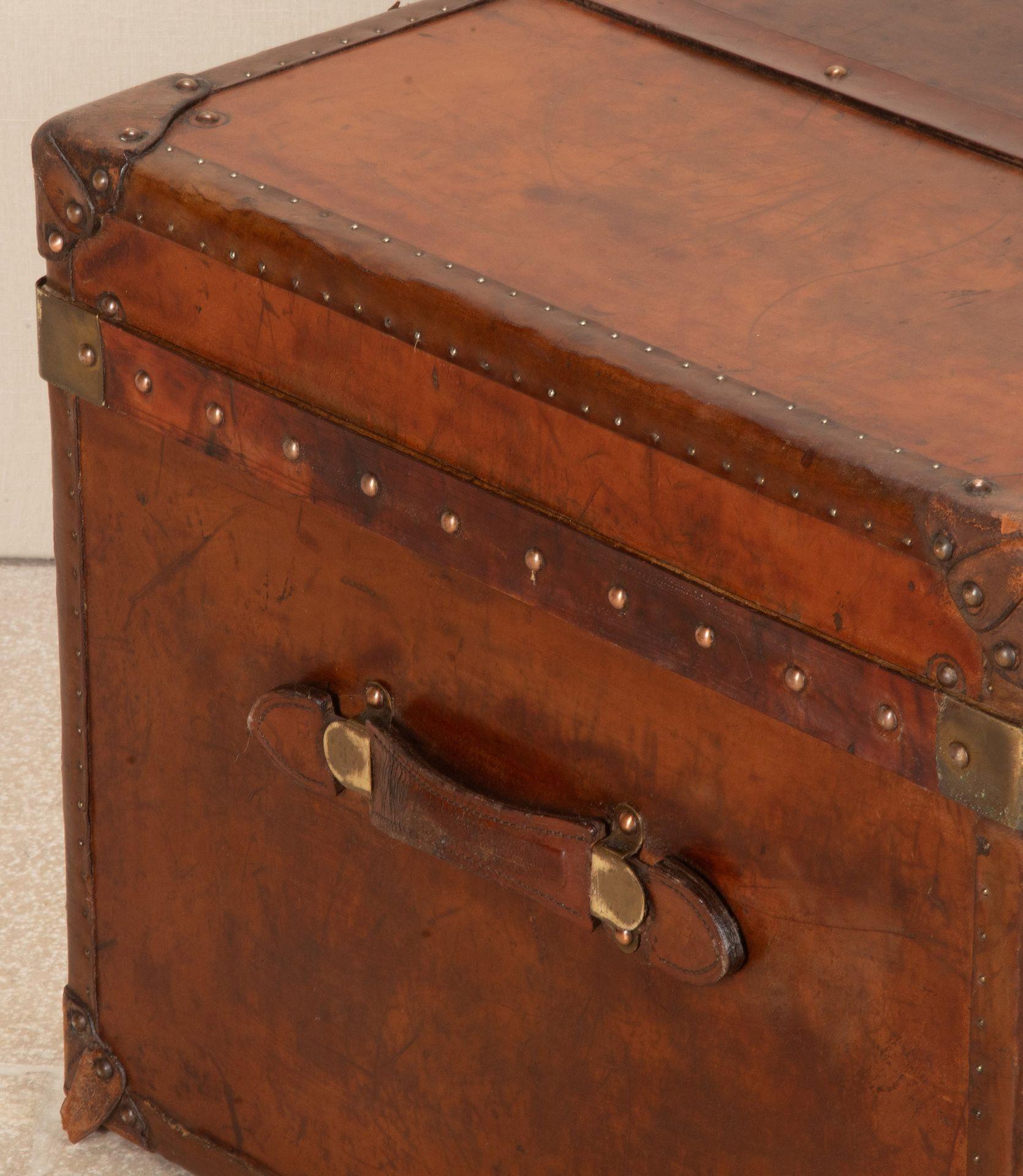 20th Century English Leather Trunk For Sale 2