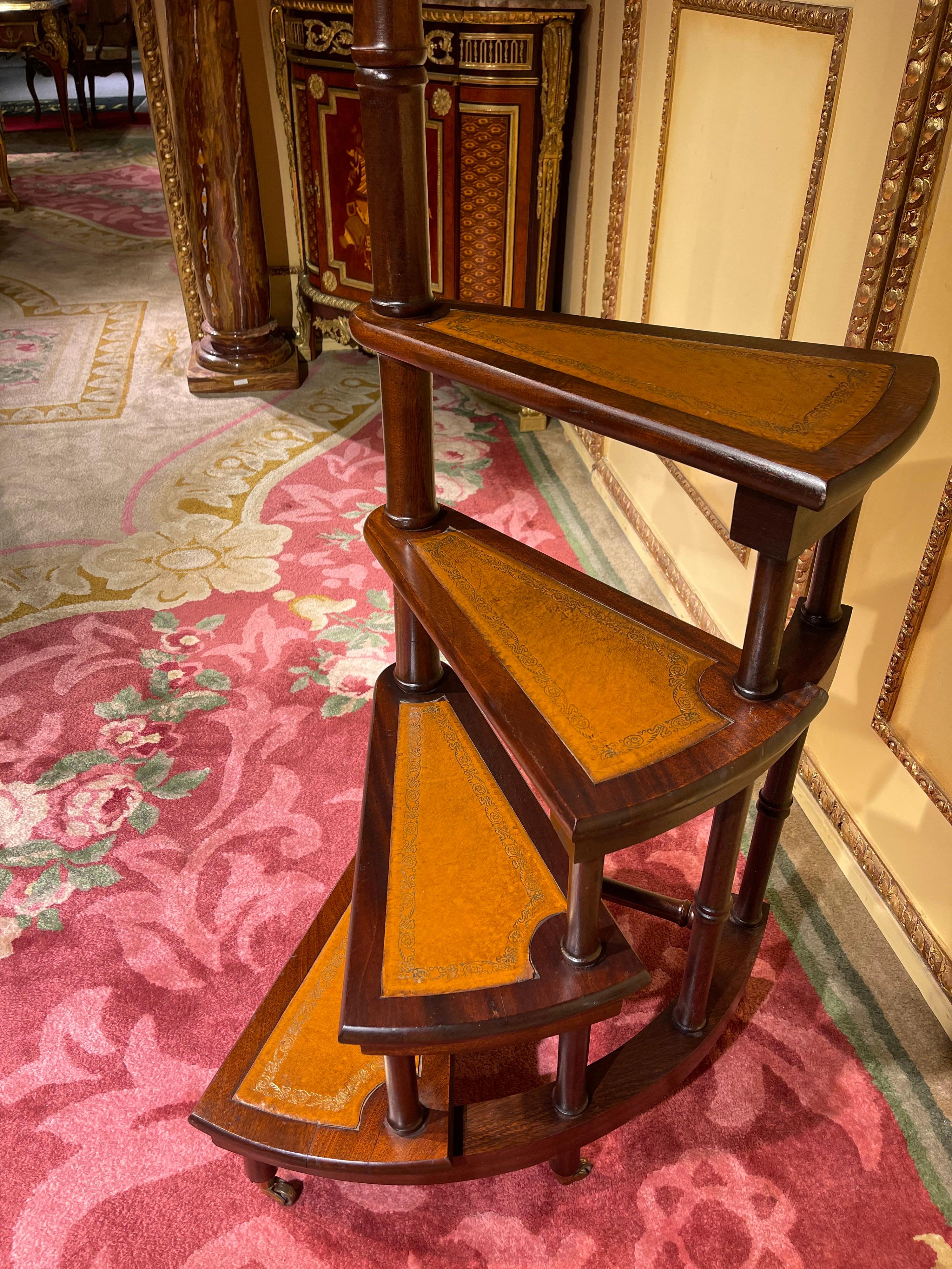20th Century English Library Step or Stairs/Stepladder, Victorian with Casters For Sale 6