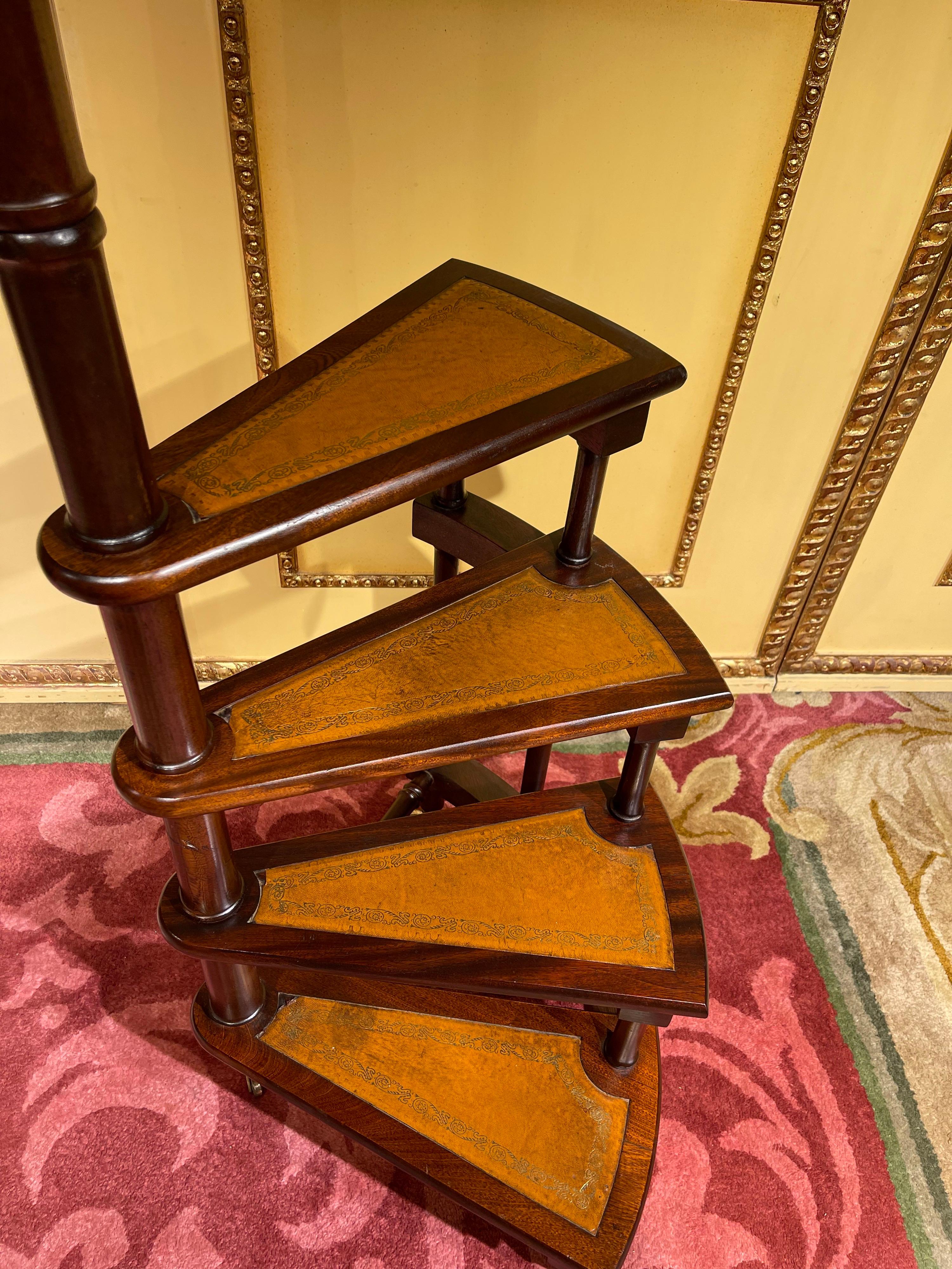20th Century English Library Step or Stairs/Stepladder, Victorian with Casters For Sale 7