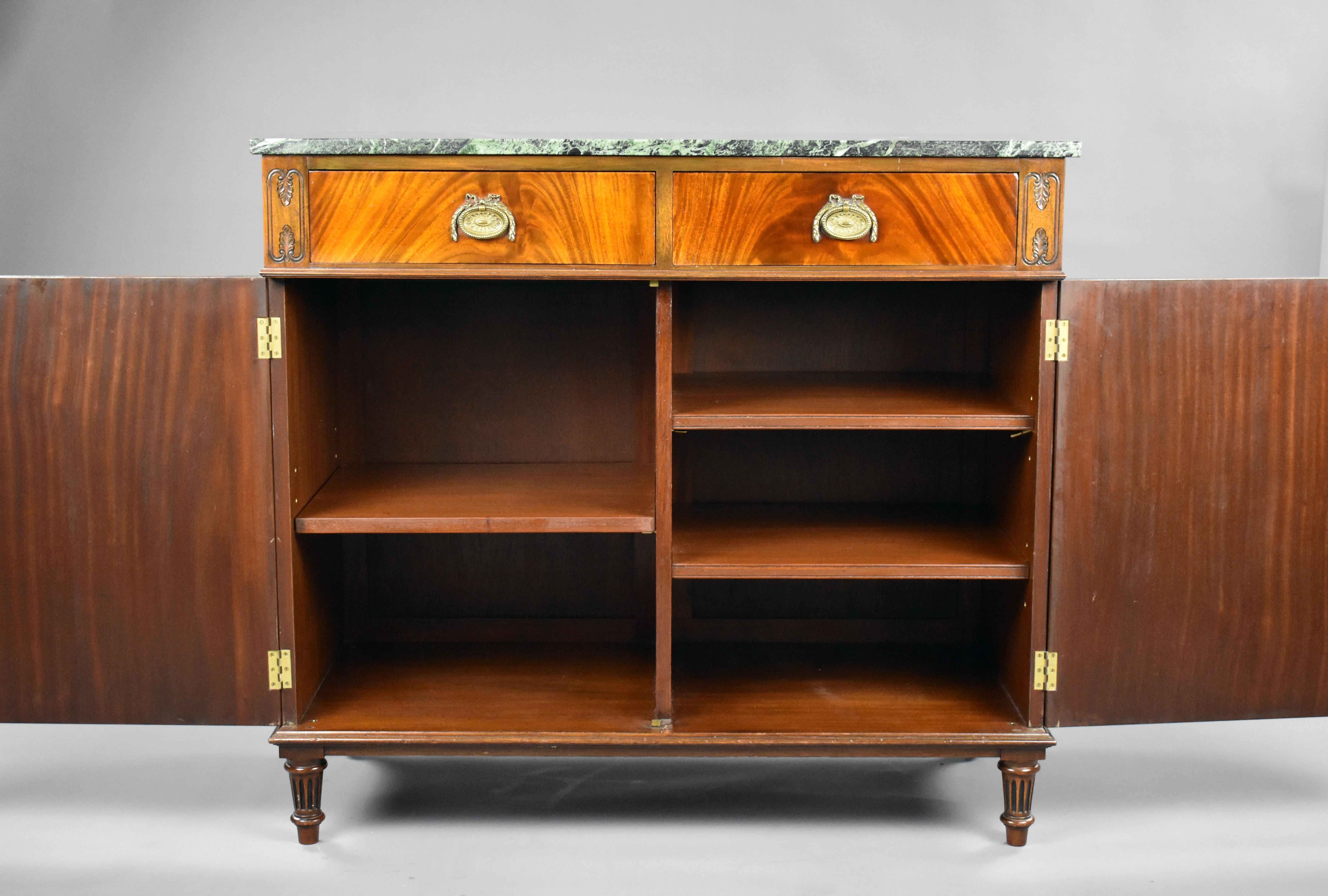 Meuble de rangement à couverts anglais en acajou du XXe siècle 4