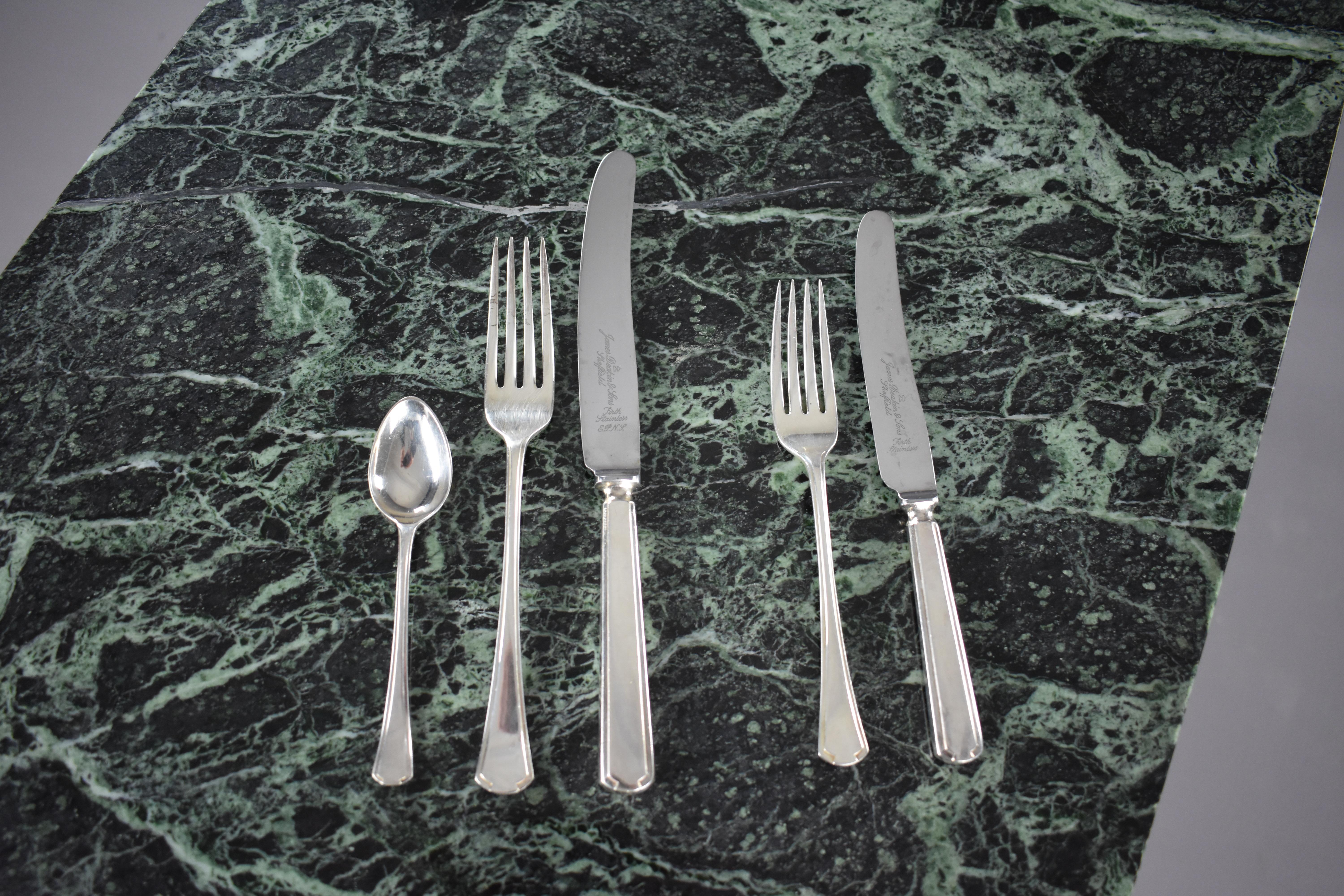 Meuble de rangement à couverts anglais en acajou du XXe siècle 8
