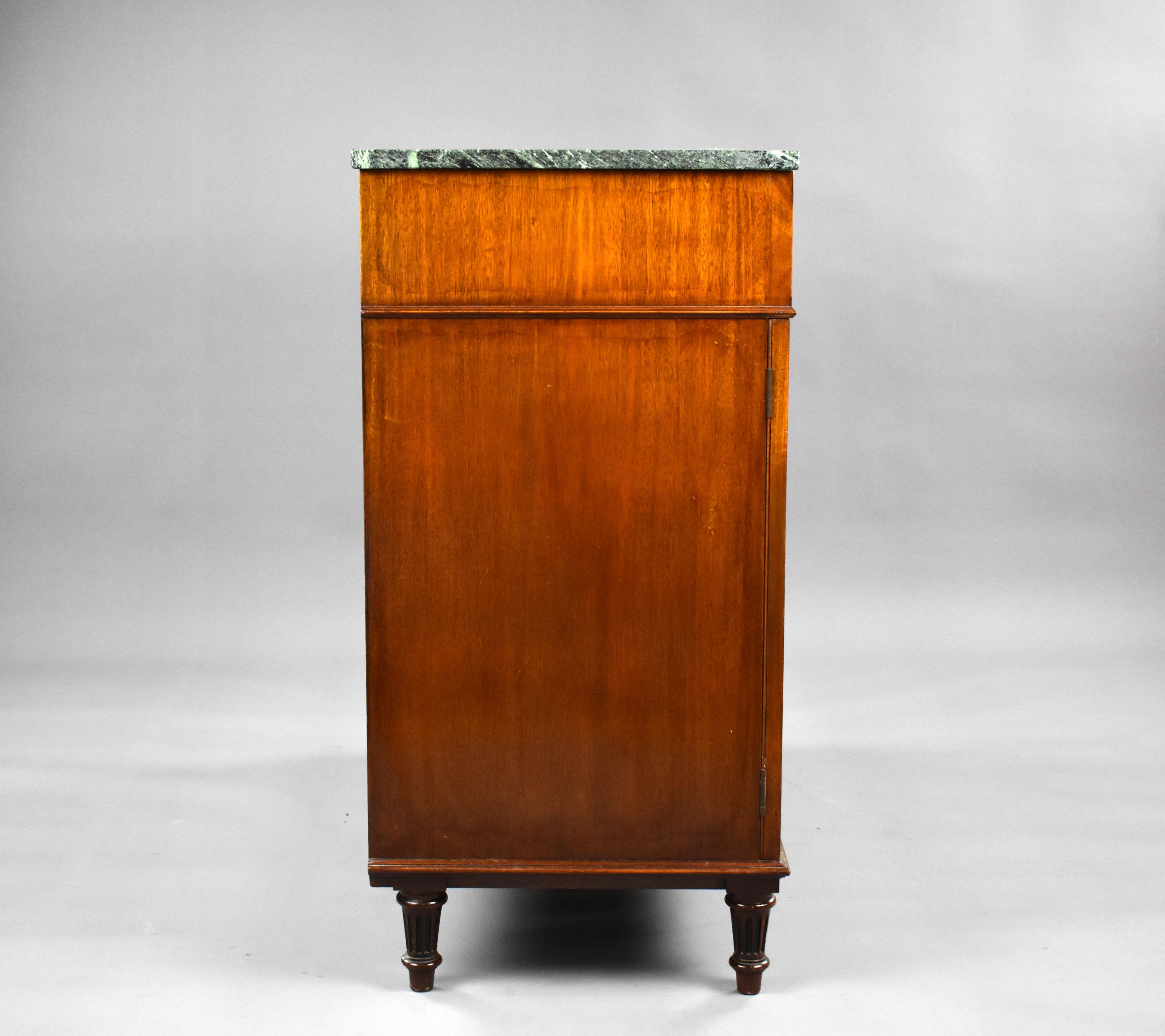 20ième siècle Meuble de rangement à couverts anglais en acajou du XXe siècle