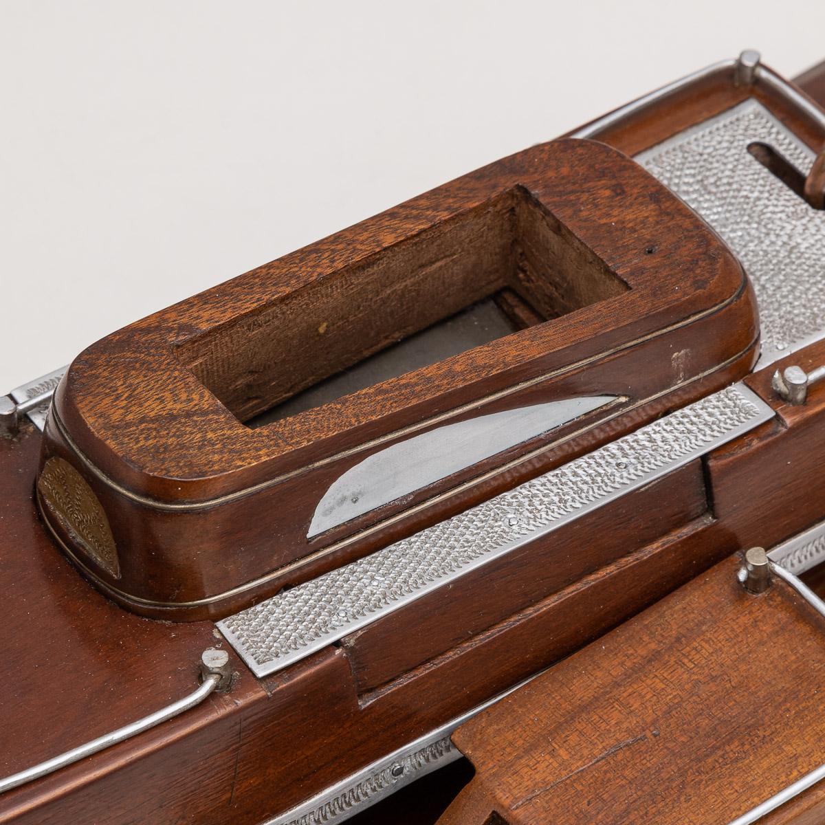 20th Century English Mahogany Speed Boat Shaped Cigarette Dispenser, circa 1920 8