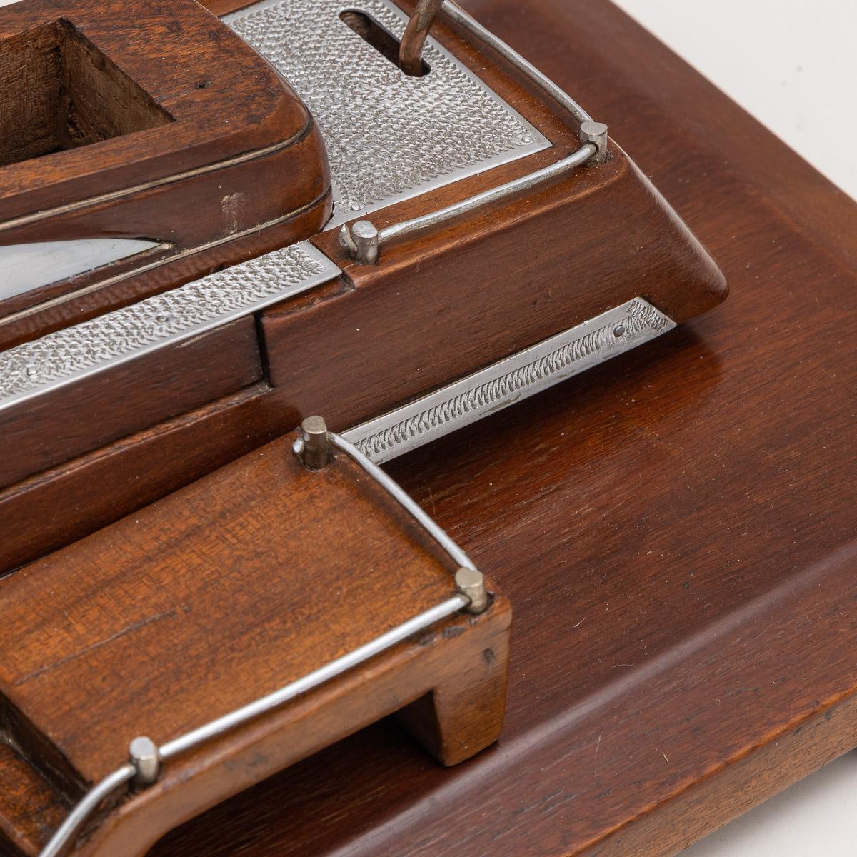 20th Century English Mahogany Speed Boat Shaped Cigarette Dispenser, circa 1920 10