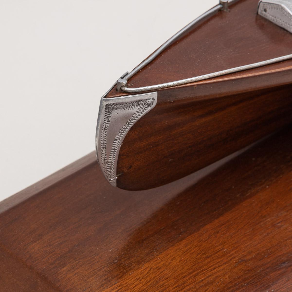 20th Century English Mahogany Speed Boat Shaped Cigarette Dispenser, circa 1920 4