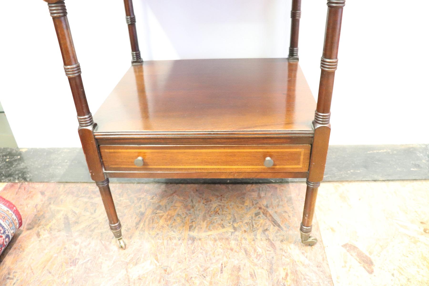 20th Century English Mahogany Wood Side Table or Cocktail Table In Excellent Condition In Casale Monferrato, IT