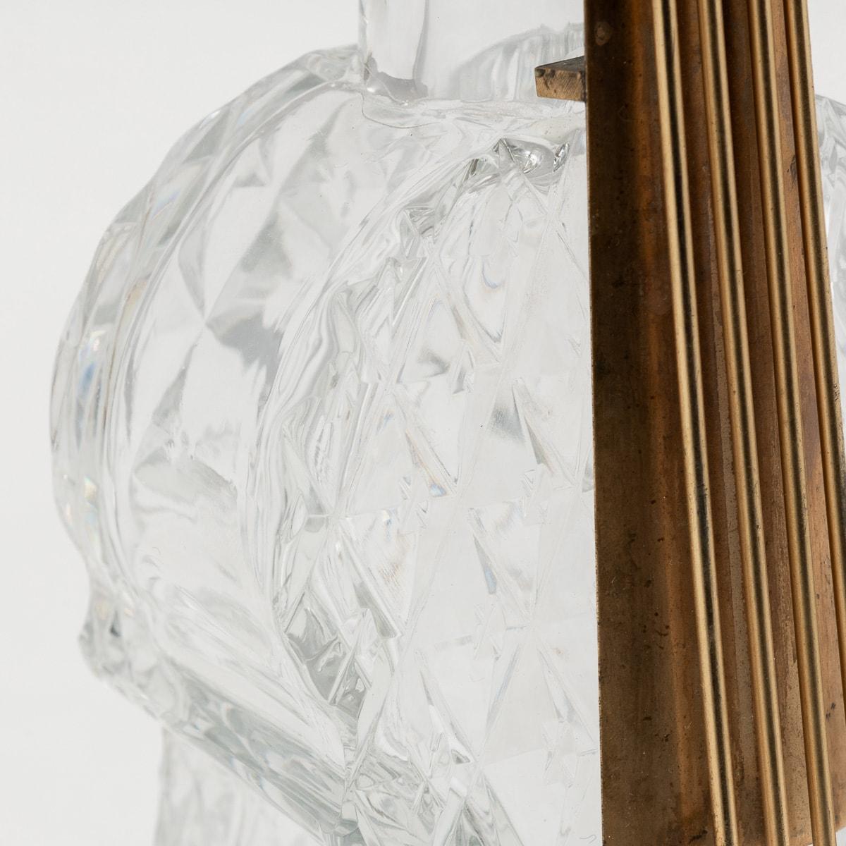 Carafe anglaise du 20e siècle en verre taillé en forme de double Bass en vente 9
