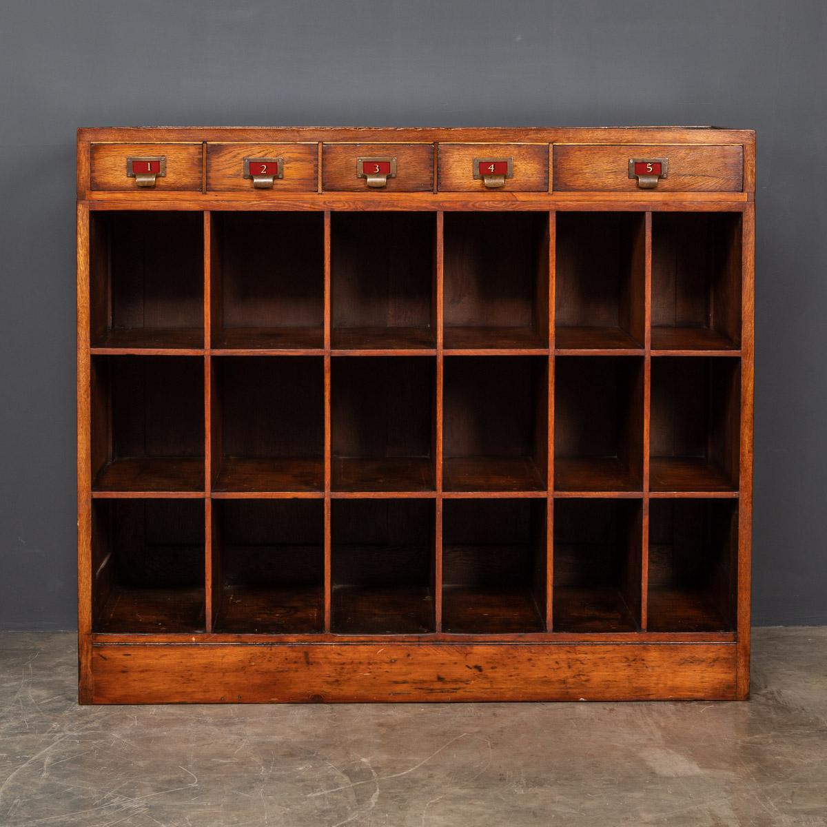 Antique 20th century English hand crafted oak haberdashery, this unit would have been undoubtedly used in a prestigious gentleman's clothing store in the fashionable 1930's. This piece has five retractable trays and a see through glass counter,