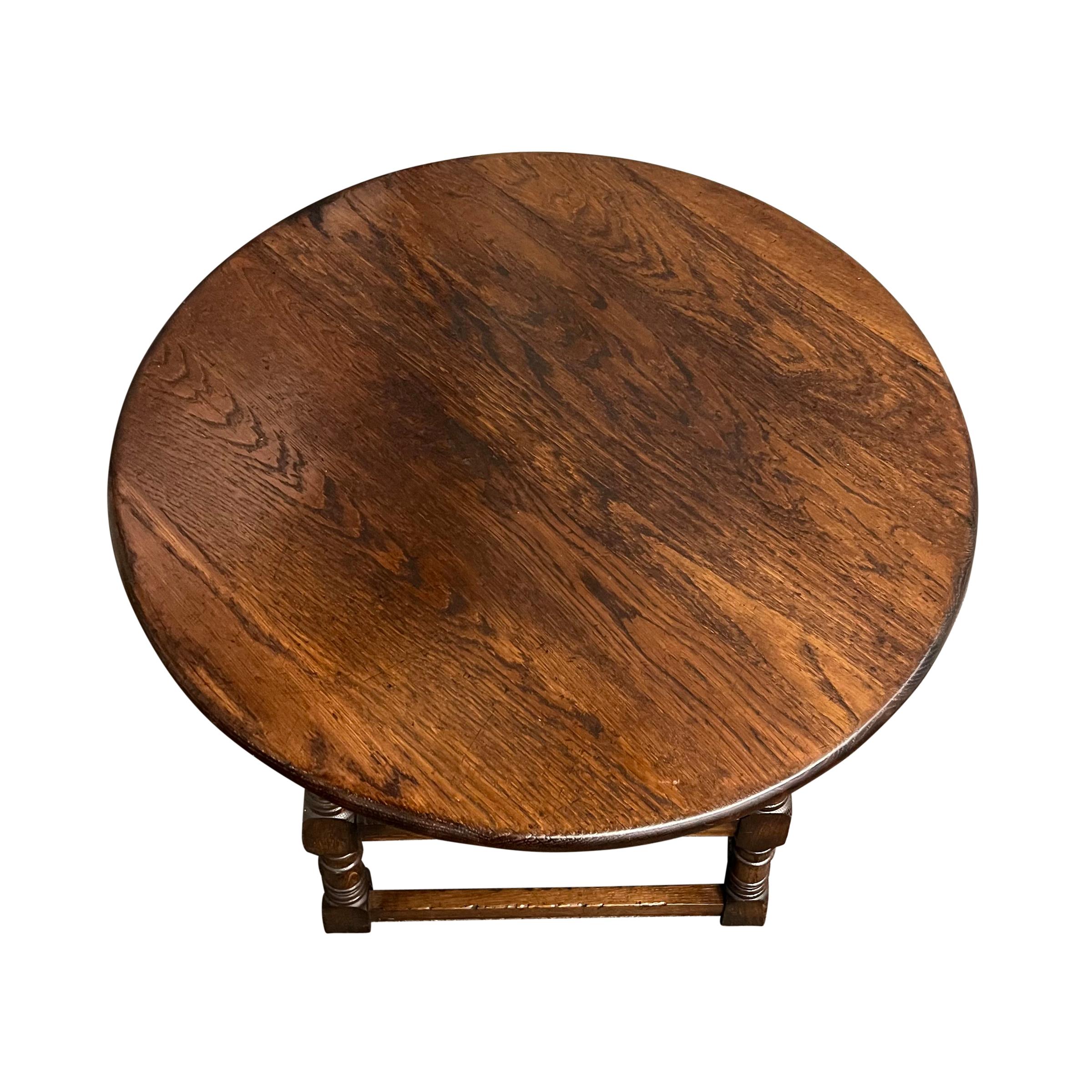 20th Century English Oak Pub Table For Sale 1