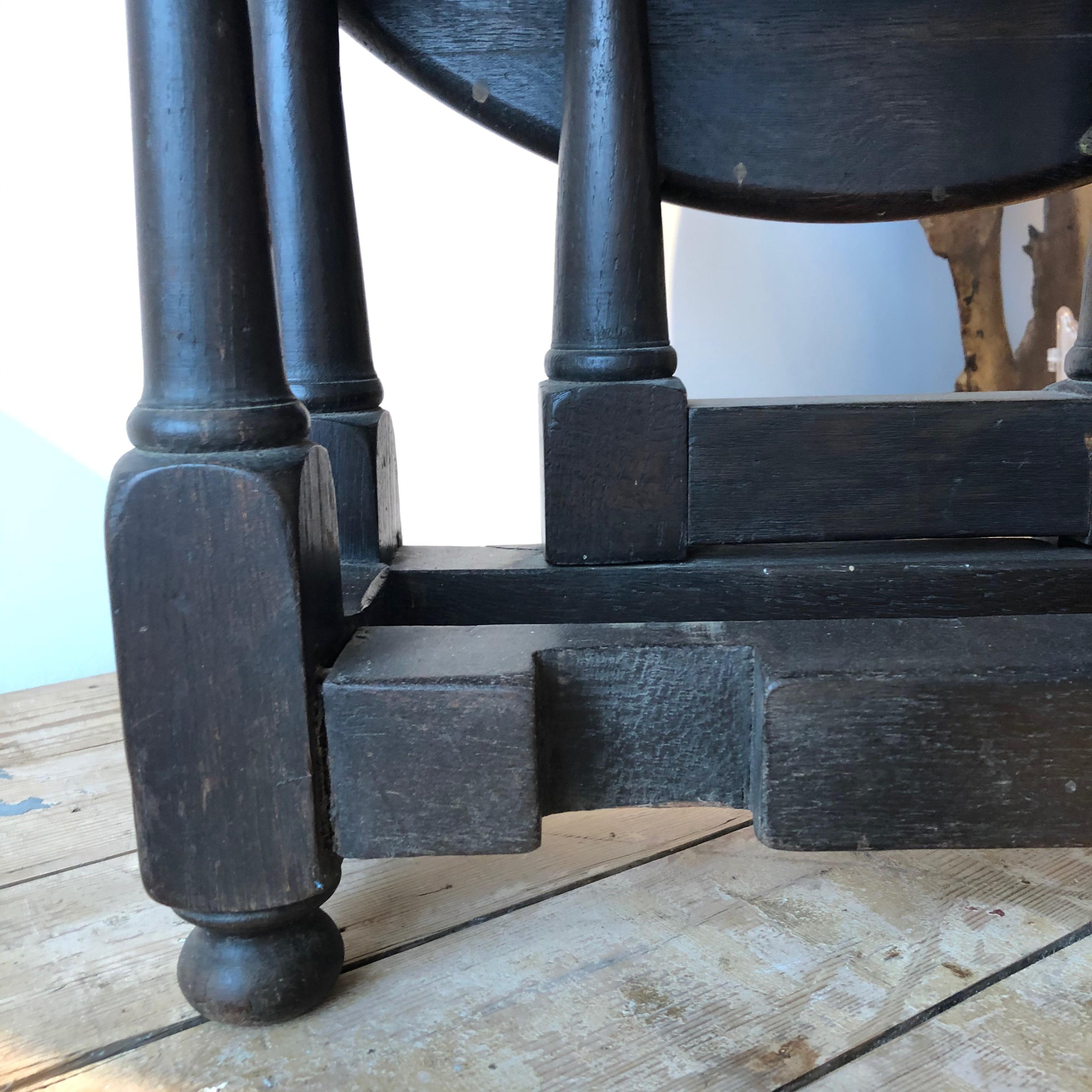 20th Century English Oak Small Gate Leg Table For Sale 7