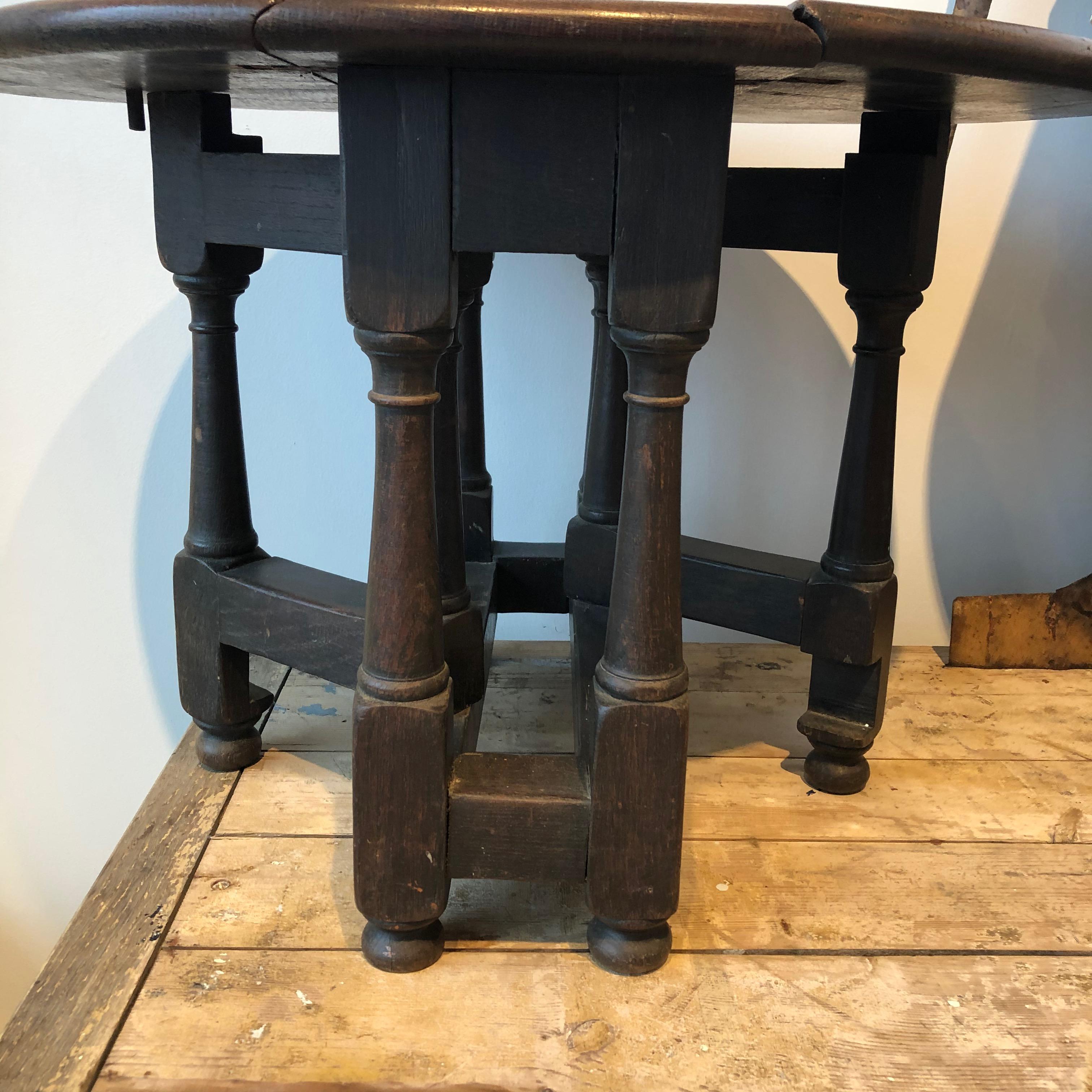 Early 20th Century 20th Century English Oak Small Gate Leg Table For Sale