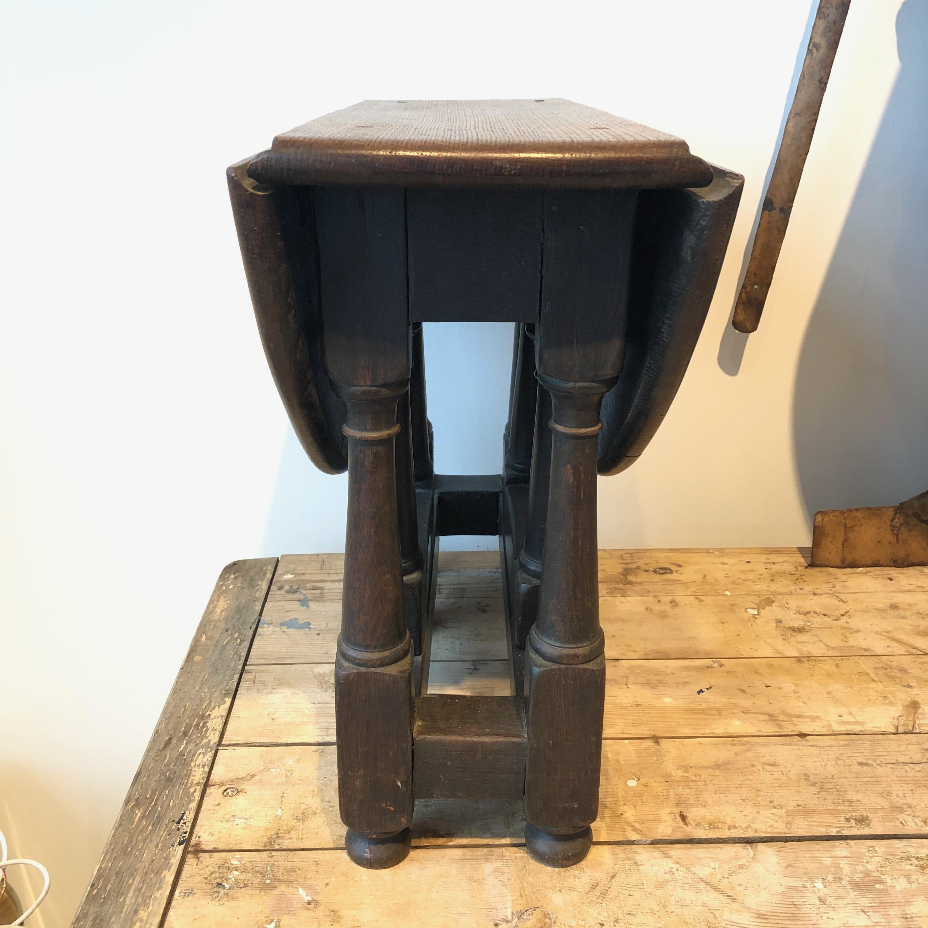 20th Century English Oak Small Gate Leg Table For Sale 2