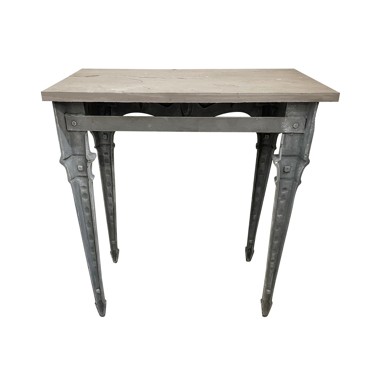 20th Century English Pair of Cast Iron Consoles Tables, Freestanding End Tables For Sale 1