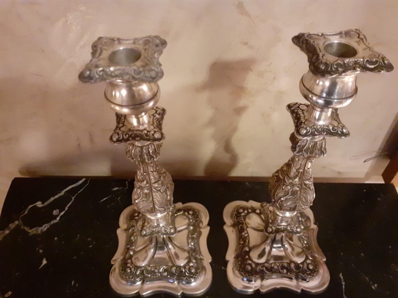 Beautiful 20th century English pair of silver plate candleholder from the 1930s in very good condition. 
Nice quality.