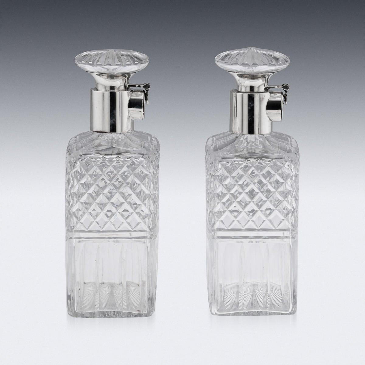 20. Jahrhundert Englisch Paar von massivem Silber & geschliffenem Glas Verriegelung Karaffen c.1925 im Angebot 1