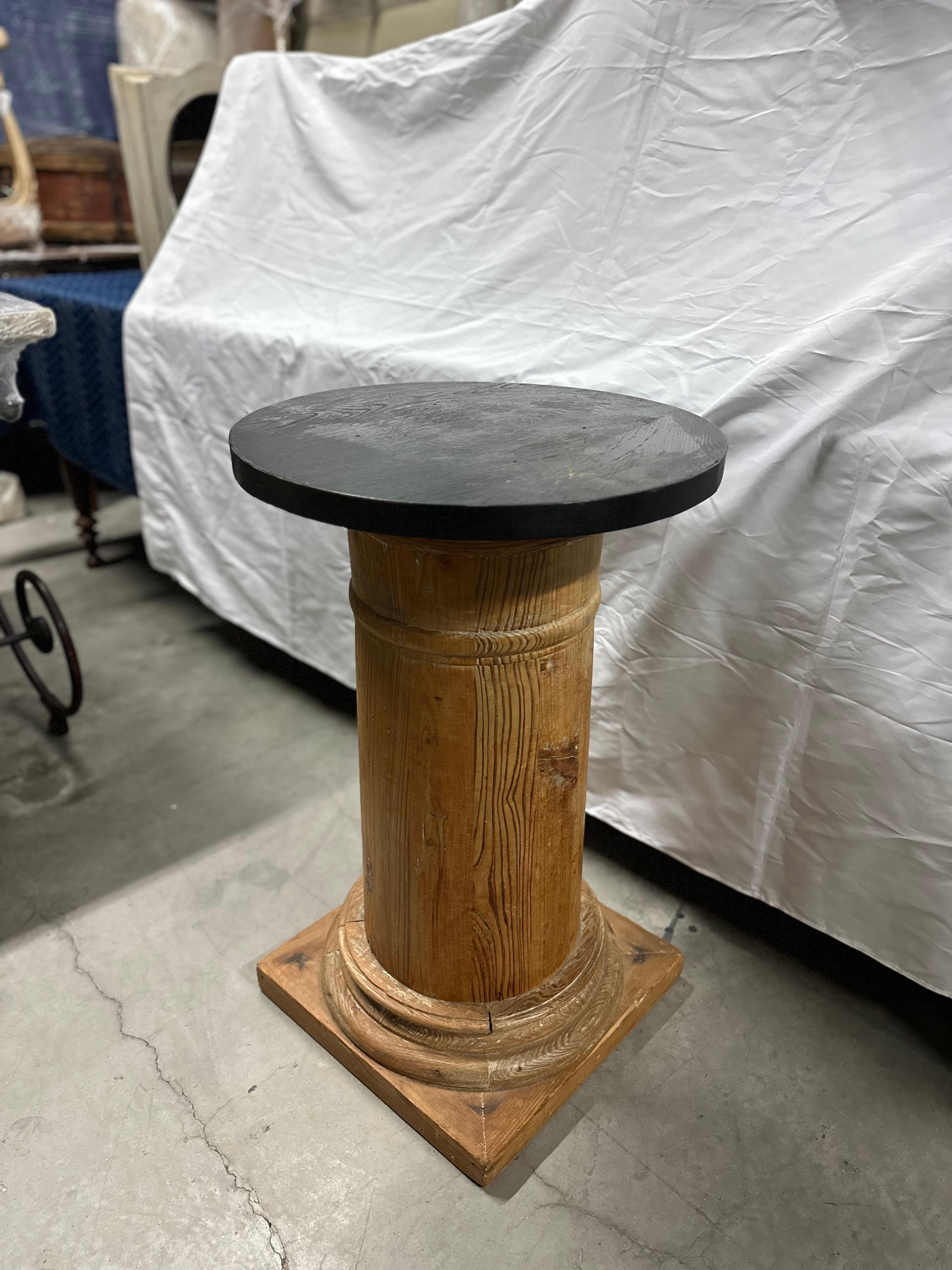 20th Century English Pine Column In Good Condition For Sale In Houston, TX