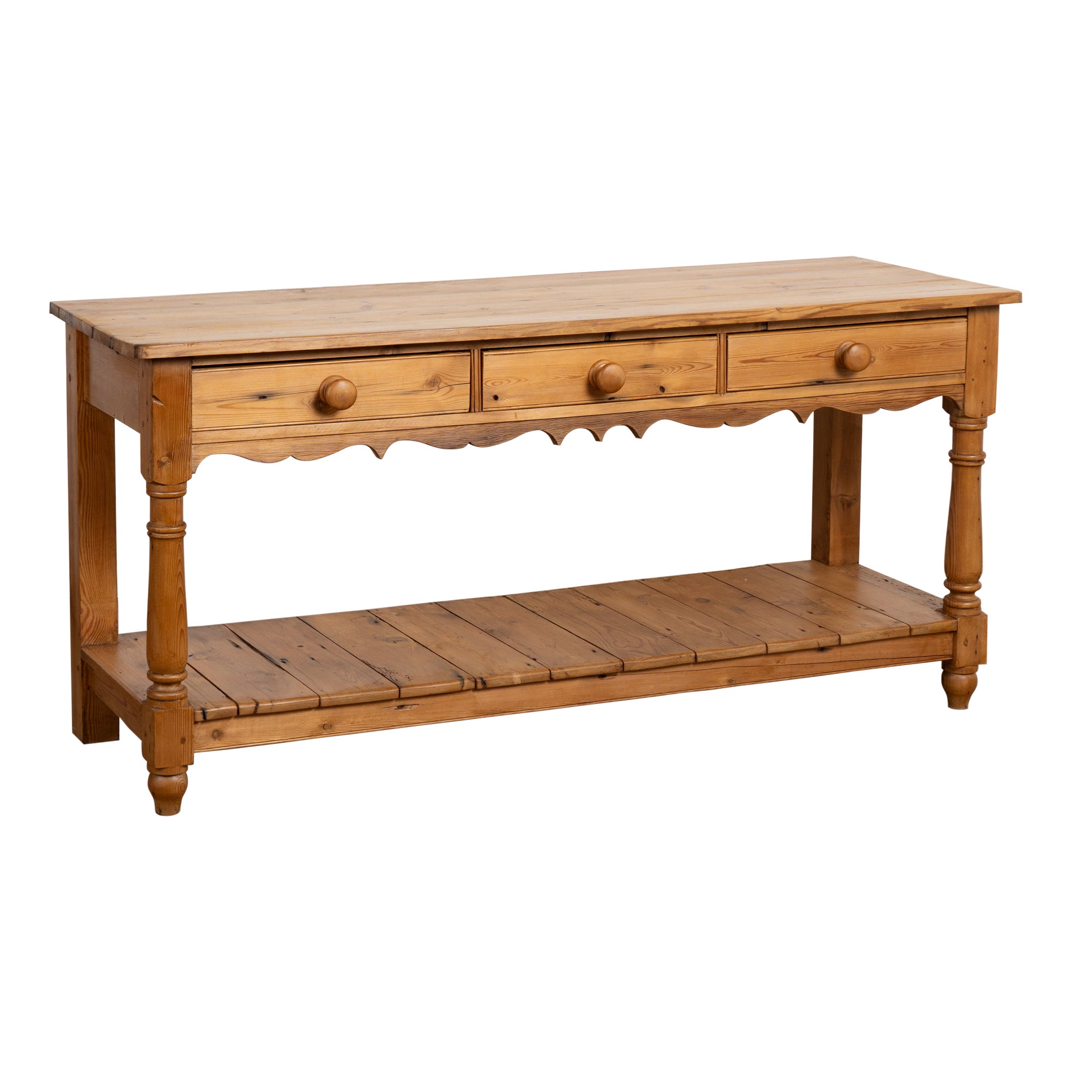 Console en pin anglais du 20e siècle avec étagère en vente