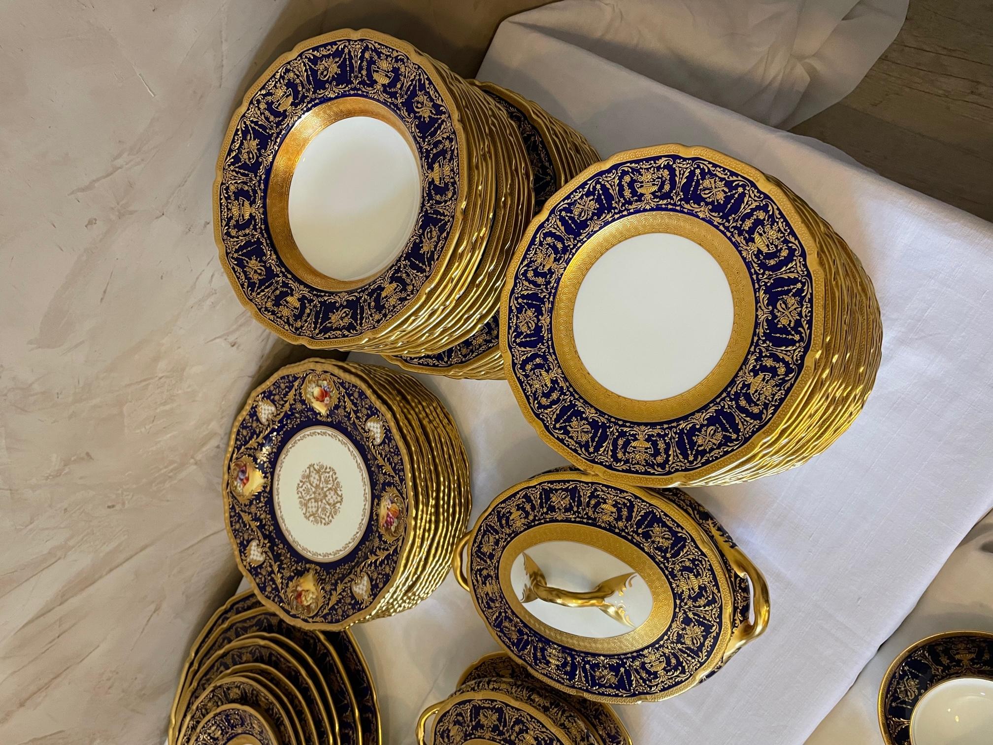 20th century English Porcelain Royal Doulton 94 Serving Pieces, 1920s 8