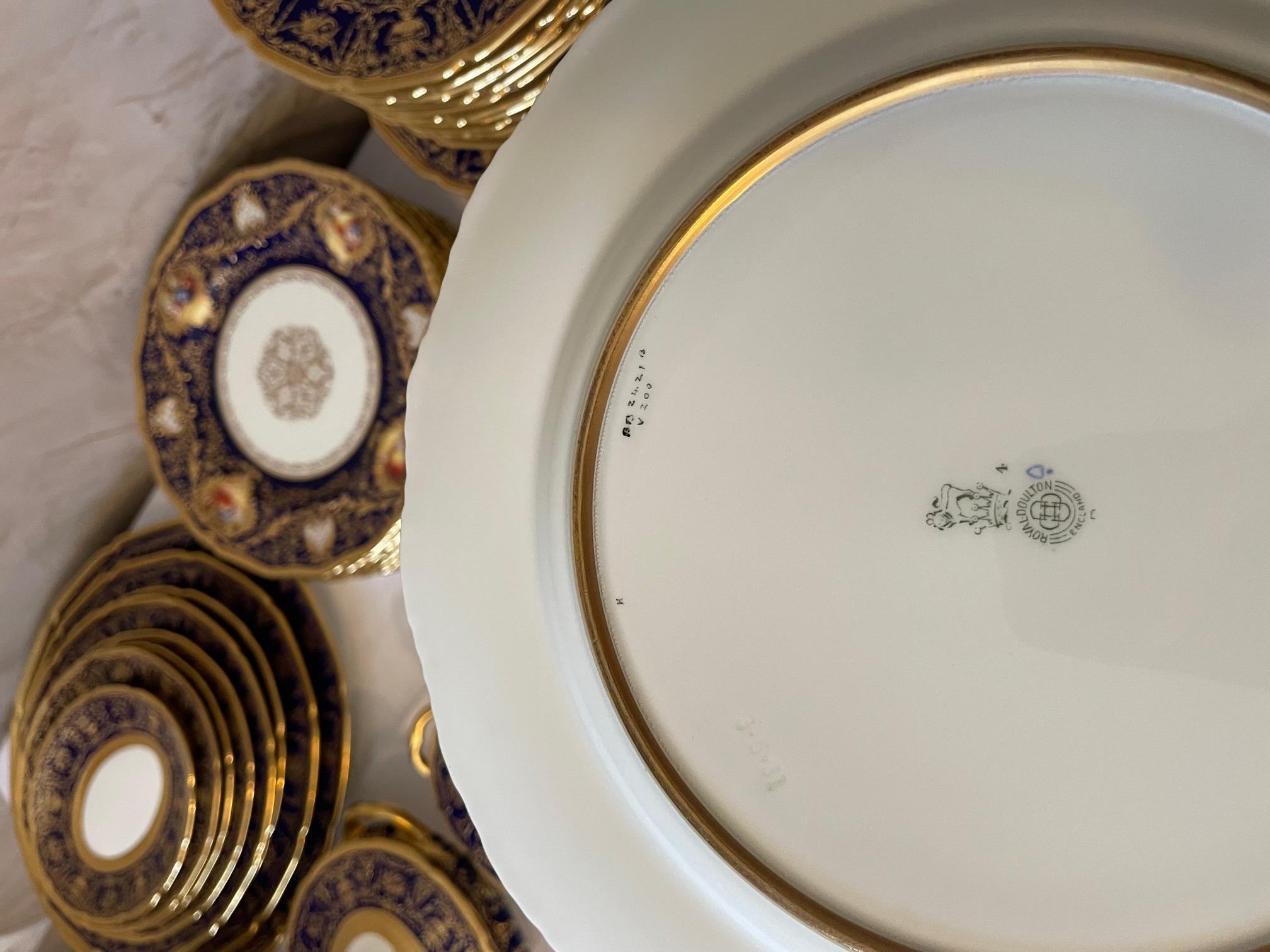20th century English Porcelain Royal Doulton 94 Serving Pieces, 1920s 15
