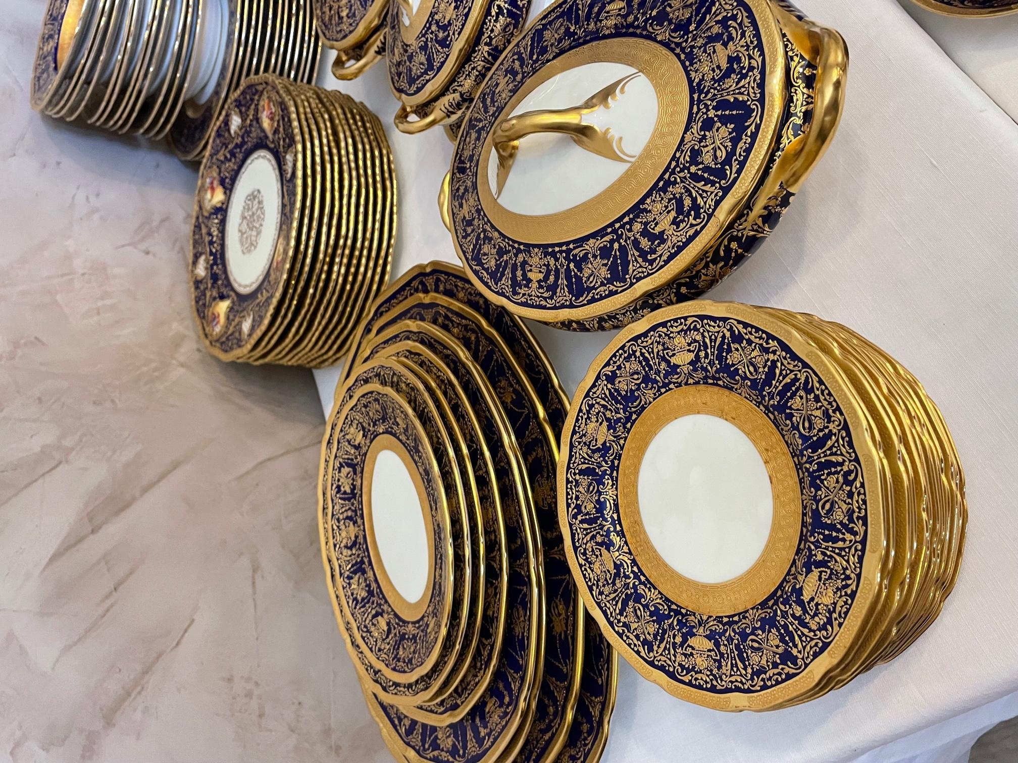20th century English Porcelain Royal Doulton 94 Serving Pieces, 1920s 6
