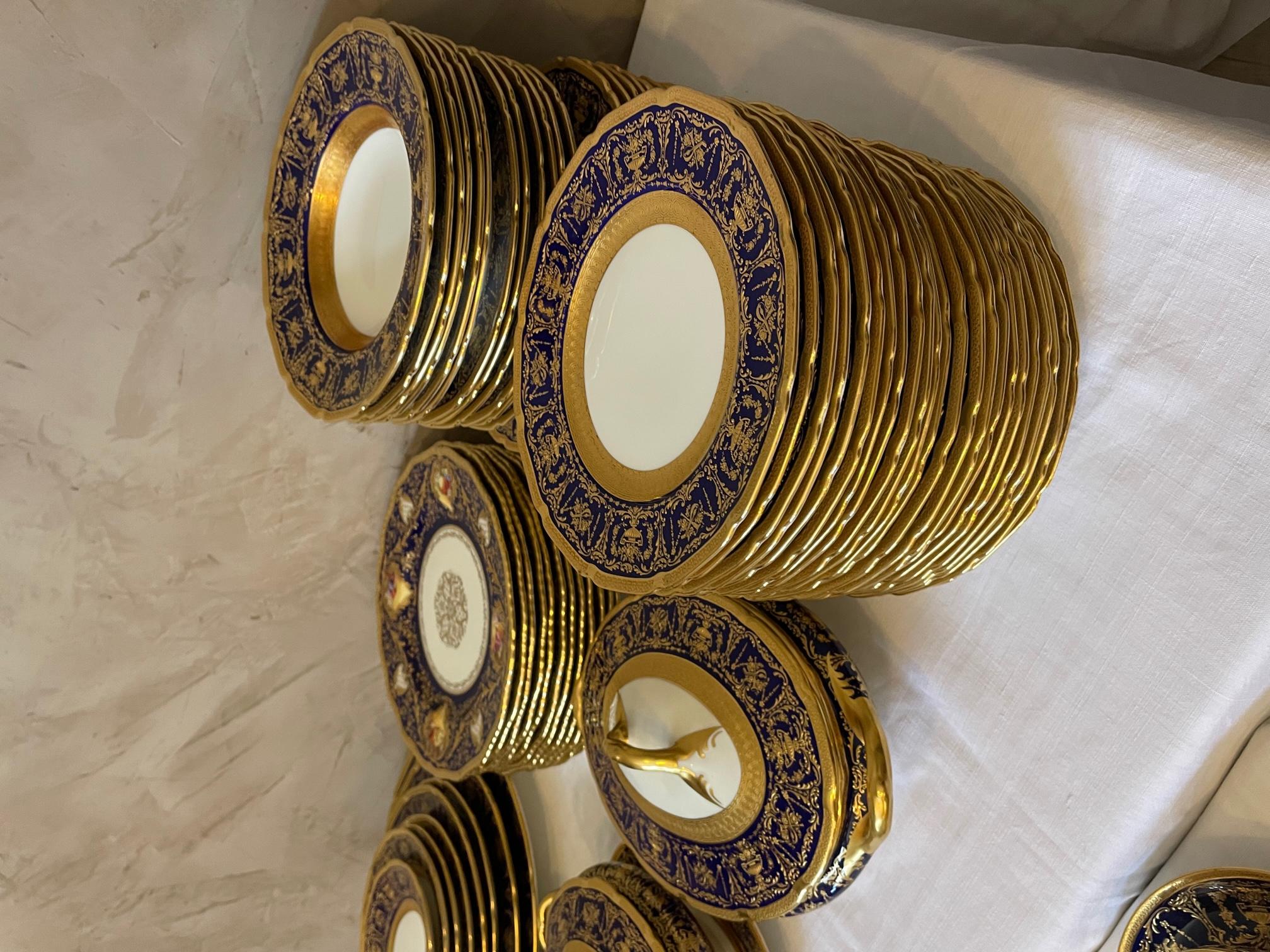 20th century English Porcelain Royal Doulton 94 Serving Pieces, 1920s 7